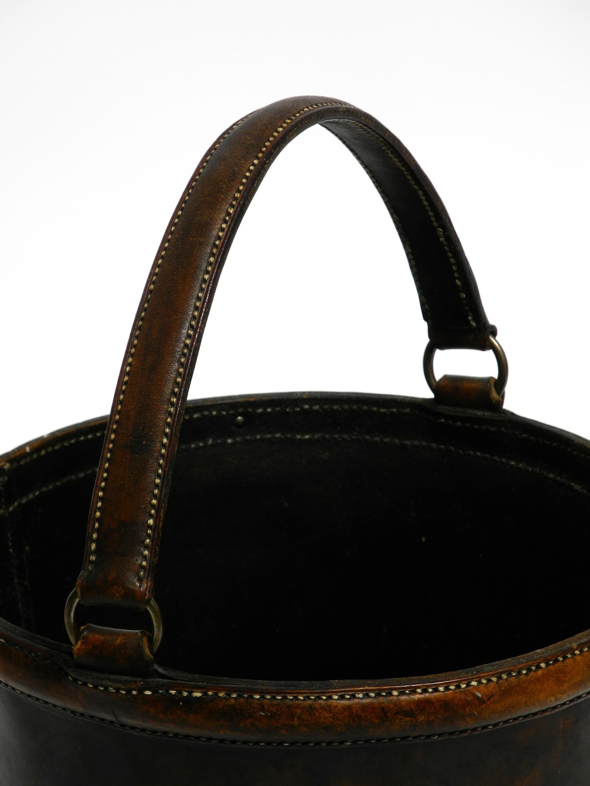 Large heavy Mid Century Modern waste or paper basket made of thick strong cowhid im Angebot 6