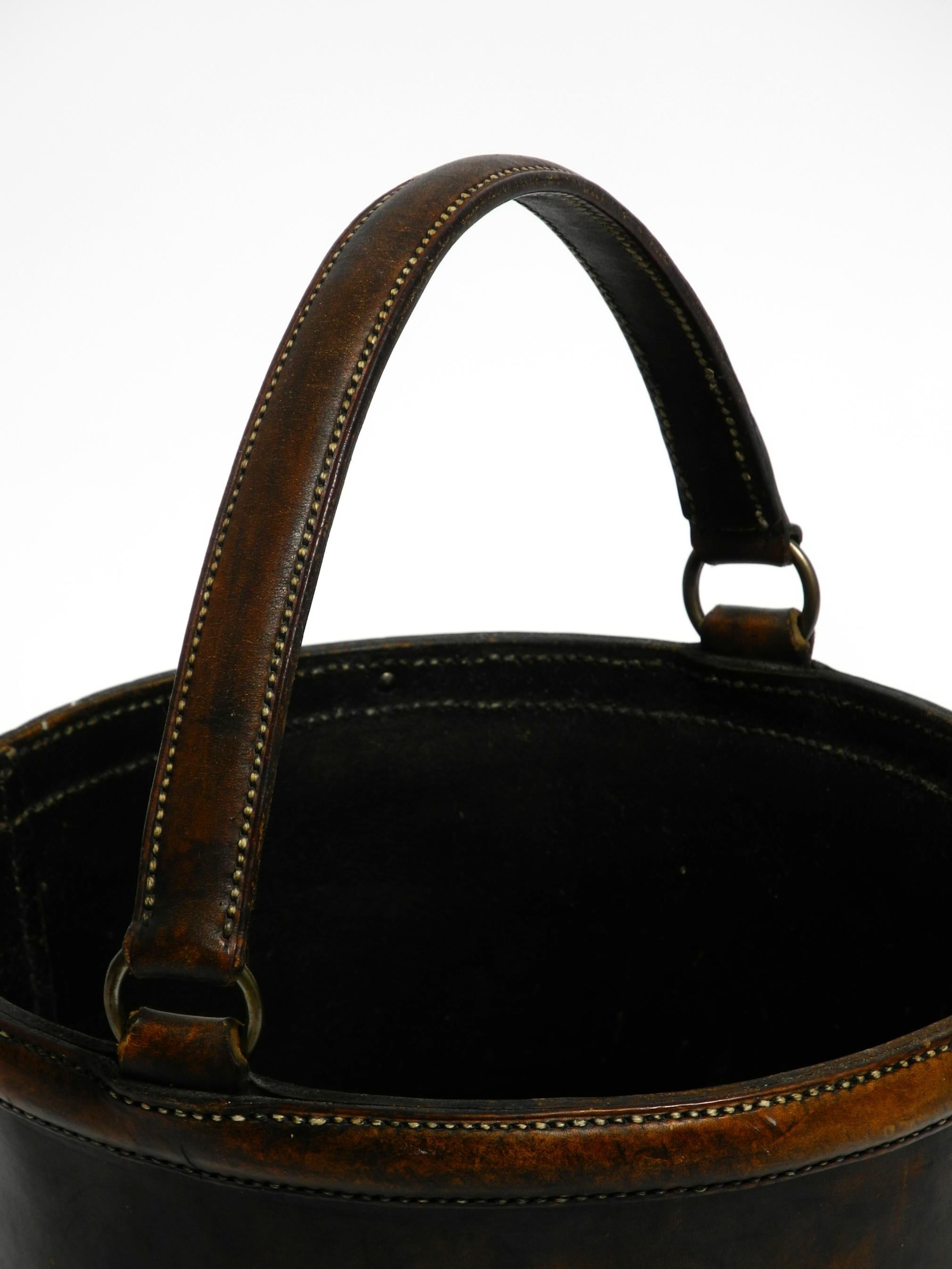 Large heavy Mid Century Modern waste or paper basket made of thick strong cowhid im Angebot 1