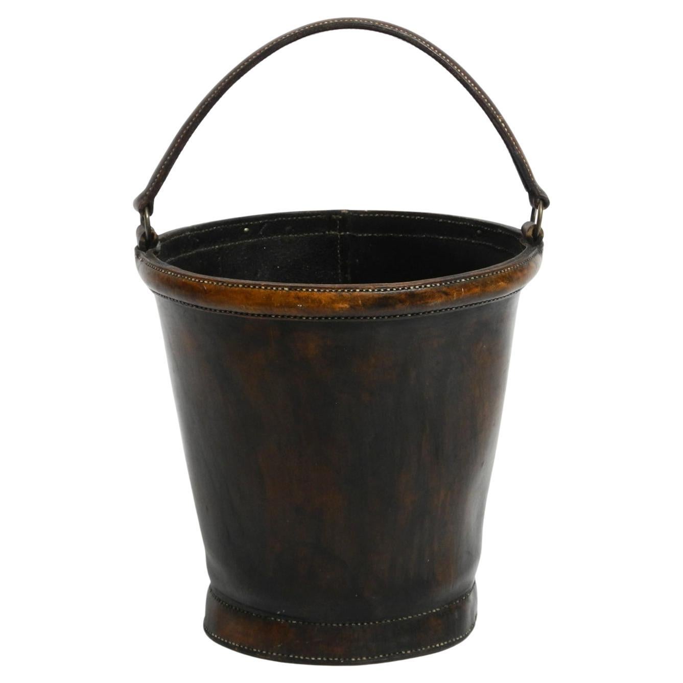 Large heavy Mid Century Modern waste or paper basket made of thick strong cowhid im Angebot