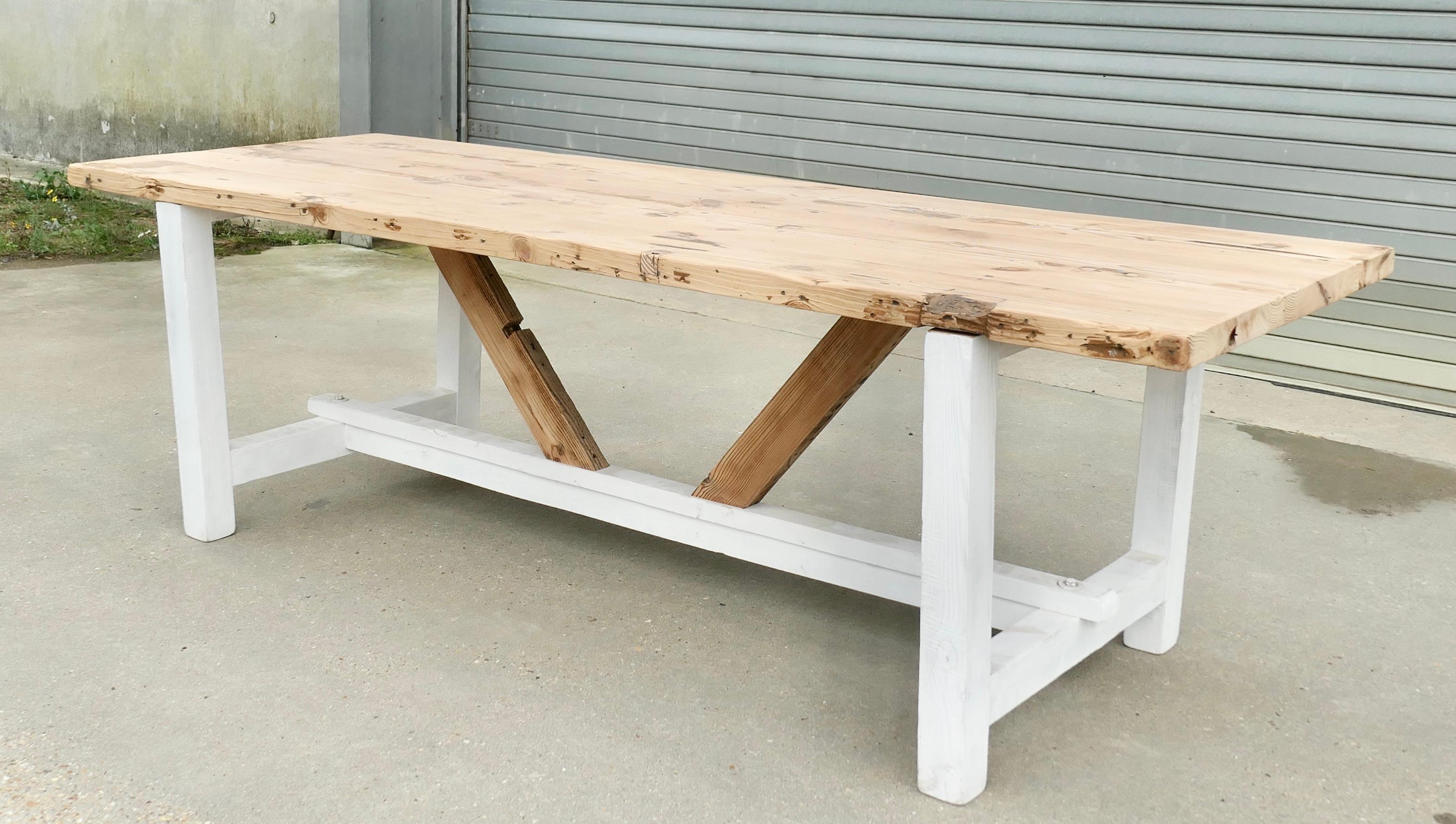 Rustique Grande table rustique et très solide en pin de 8 pieds en vente