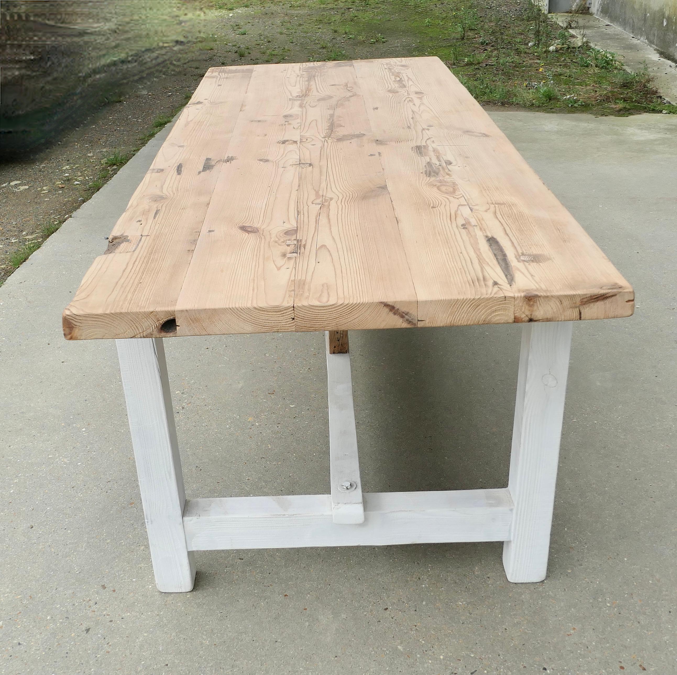 Pin Grande table rustique et très solide en pin de 8 pieds en vente