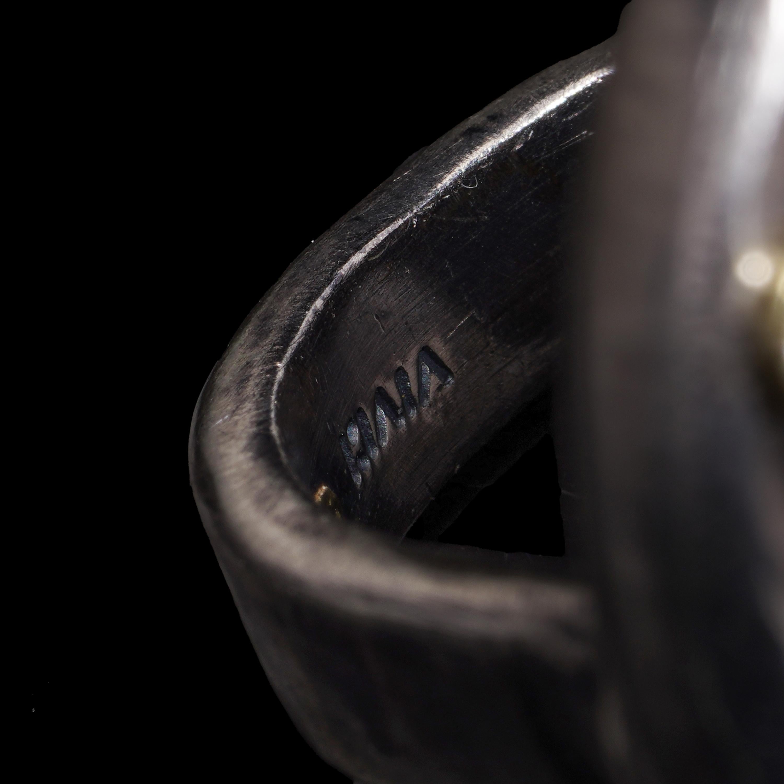 Grande bague en argent lourd avec pièce ancienne en vente 4