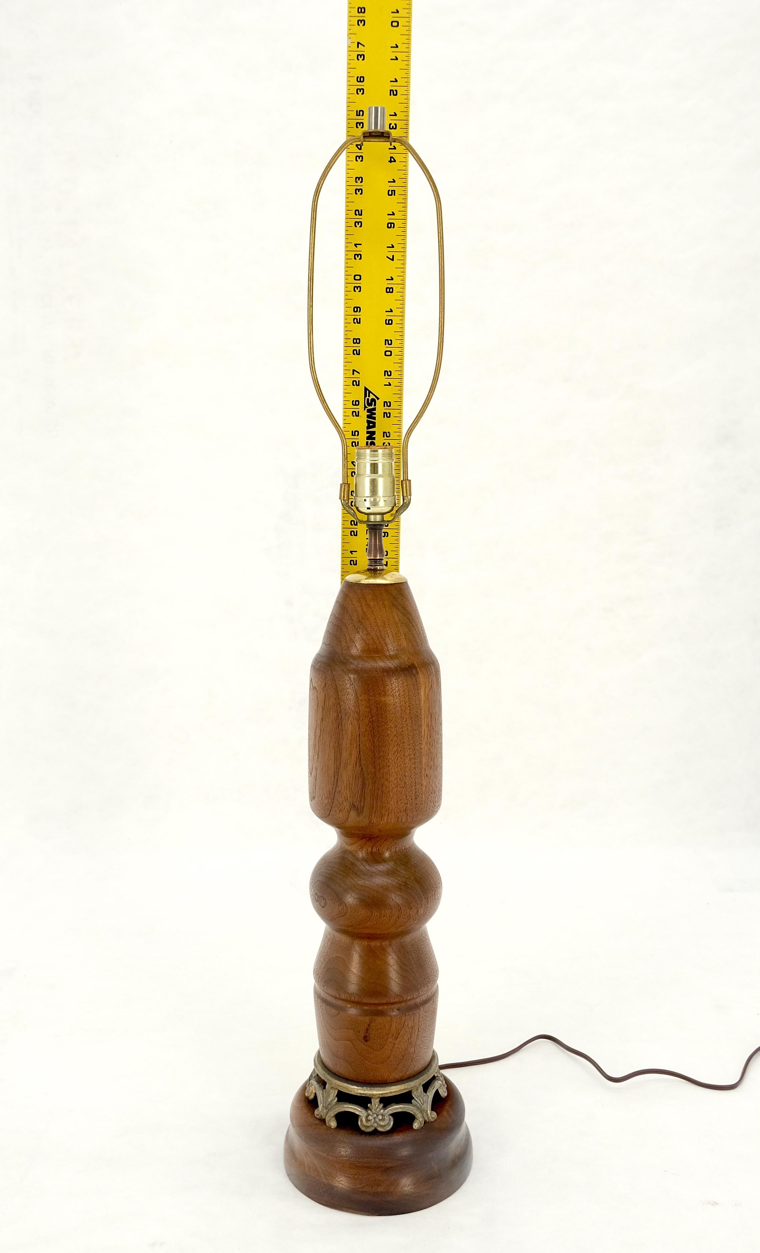 Lampe de table à base de teck massif tourné MINT en vente 3