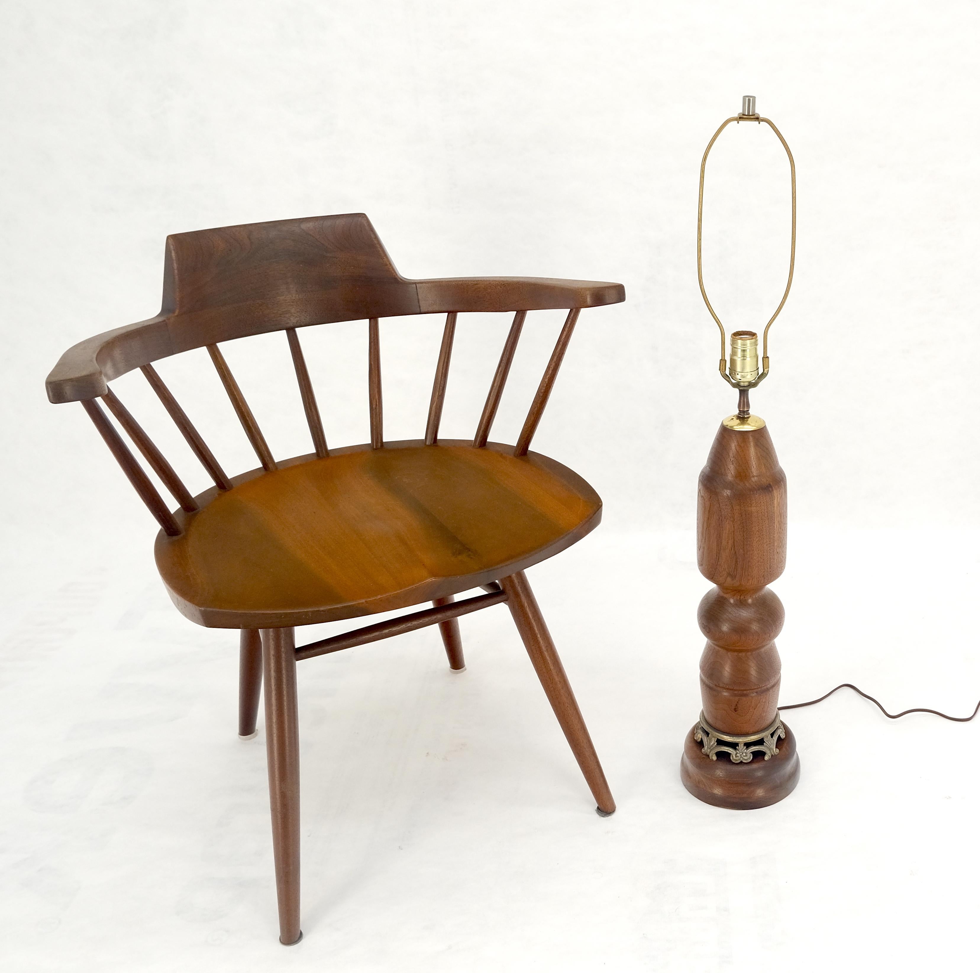 Lampe de table à base de teck massif tourné MINT Bon état - En vente à Rockaway, NJ