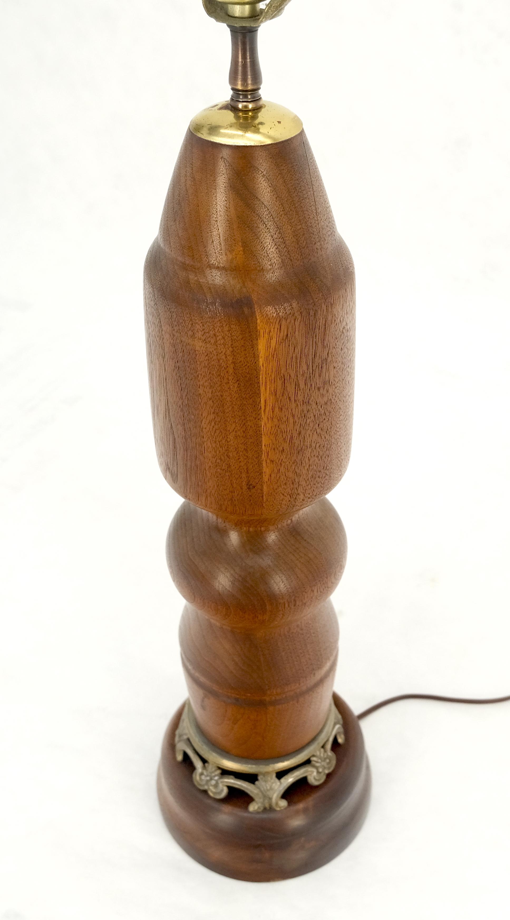 Lampe de table à base de teck massif tourné MINT en vente 1