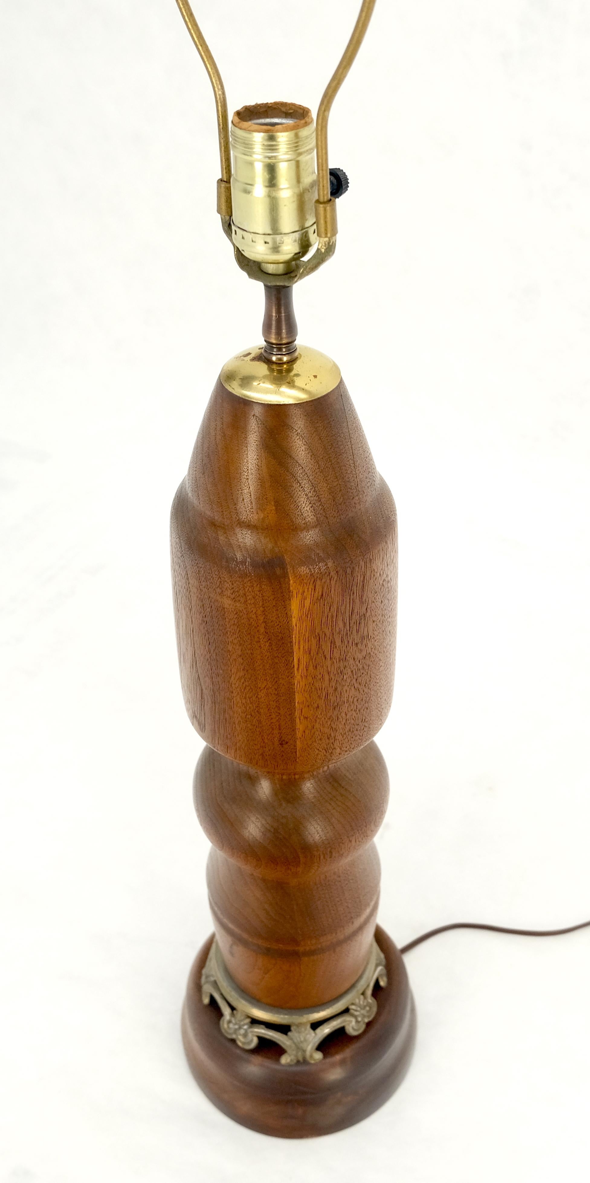 Lampe de table à base de teck massif tourné MINT en vente 2