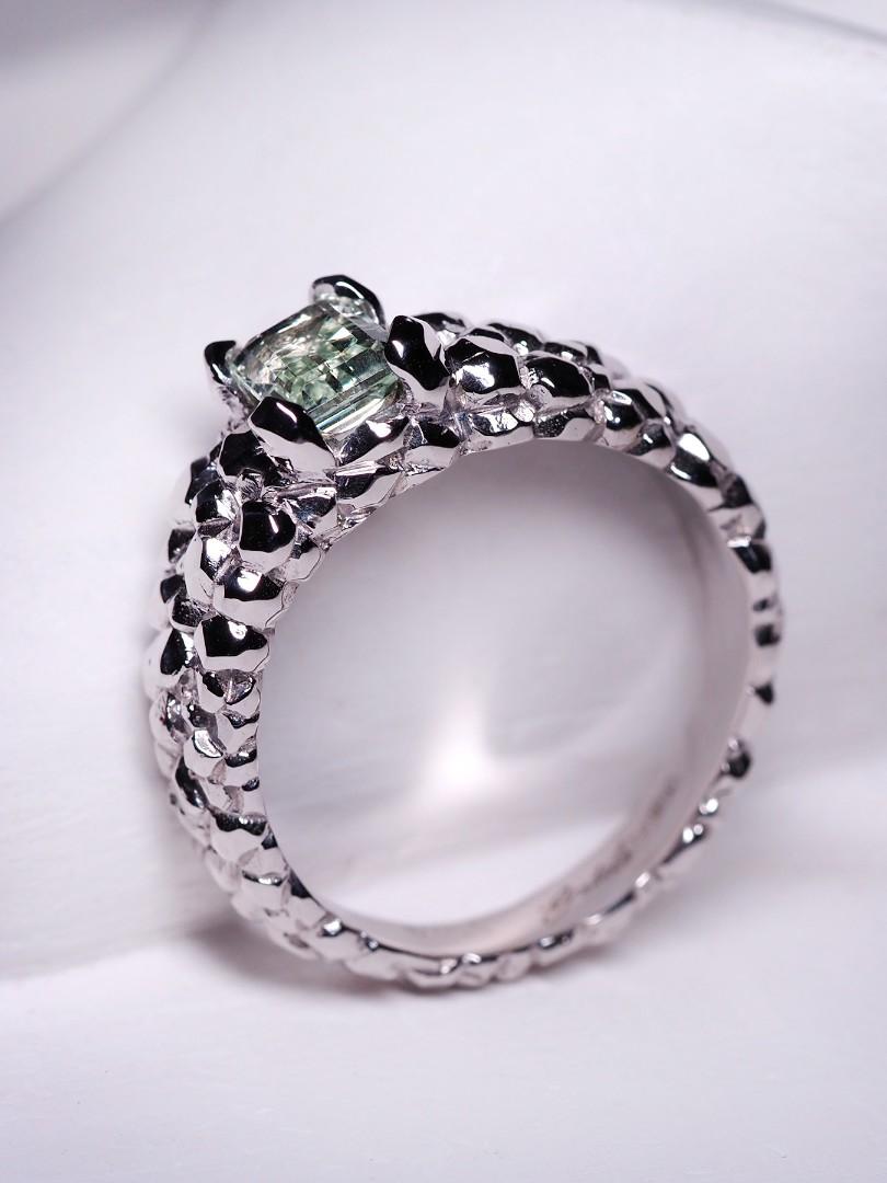 Large Heliodor White Gold Ring Pale Green Beryl Unisex Engagement Gemstone  For Sale 1
