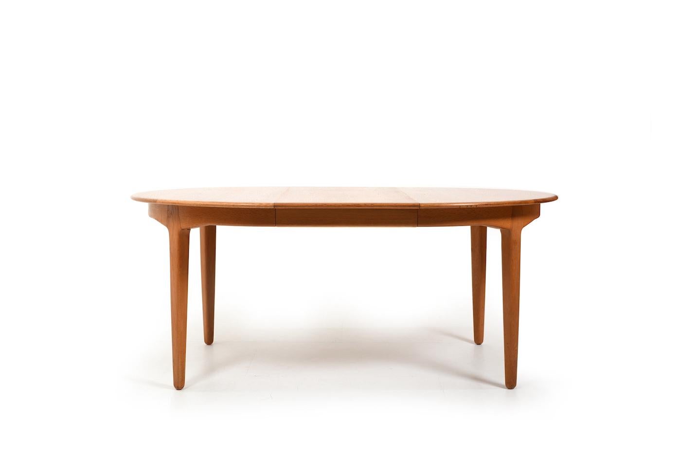 Very large round / oval dining table in oak. Model 62, designed in 1958 by Henning Kjaernulf. Manufactured by Sorø Stolefabrik Denmark. Extendable up to 325.0 cm with 4 plates. Fine danish quality.
H. 73 cm / W. 125 cm - 325 cm / D. 125 cm