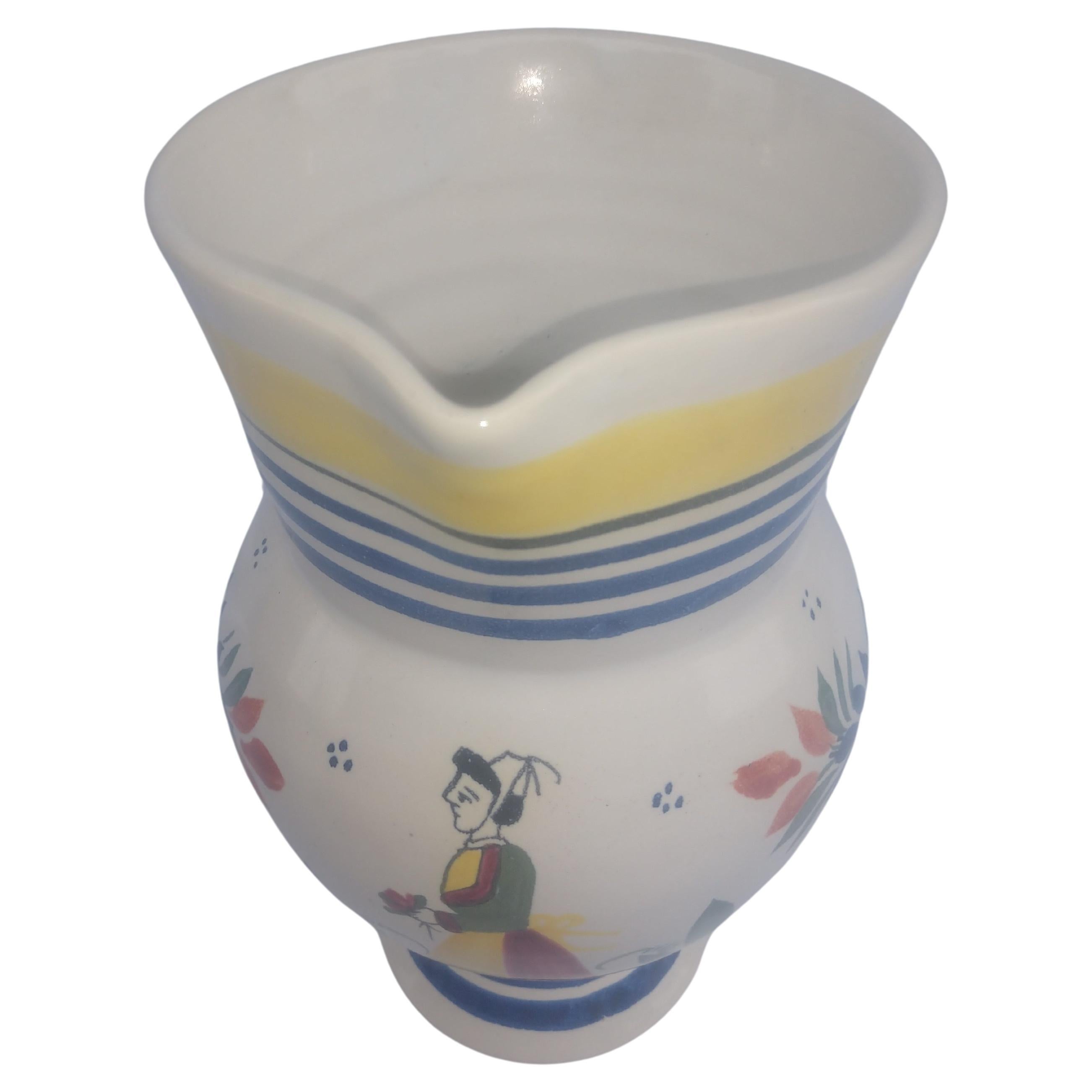 Großer Henriot Quimper Fayence-Krug mit Breton-Frau (Französisch) im Angebot