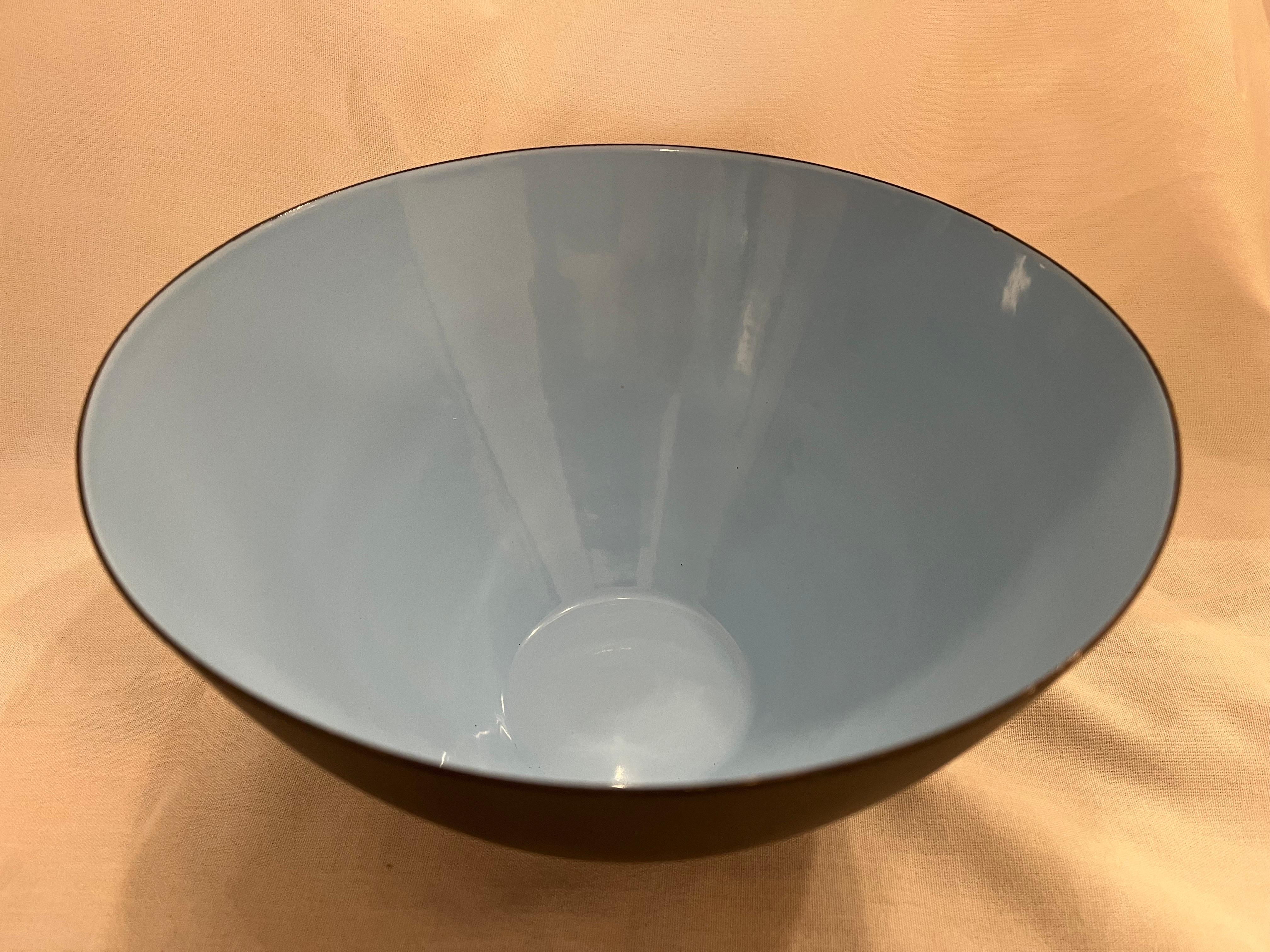 Large Herbert Krenchel Designed Danish Modern Krenit Baby Blue and Black Bowl In Good Condition For Sale In Atlanta, GA