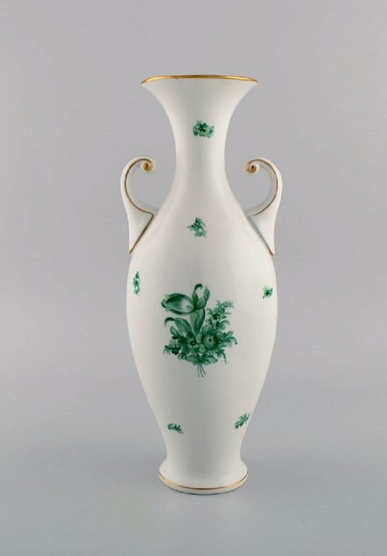 Large Herend Green Chinese Vase in Hand-Painted Porcelain, Mid-20th Century For Sale 1