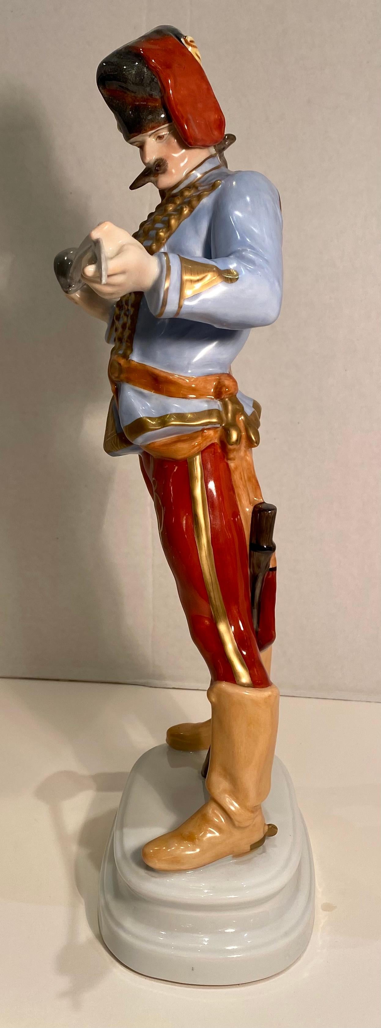 20ième siècle Grande figurine en porcelaine de Herend Hadik, Marshal du champ de Hussar de l'armée de Habsbourg