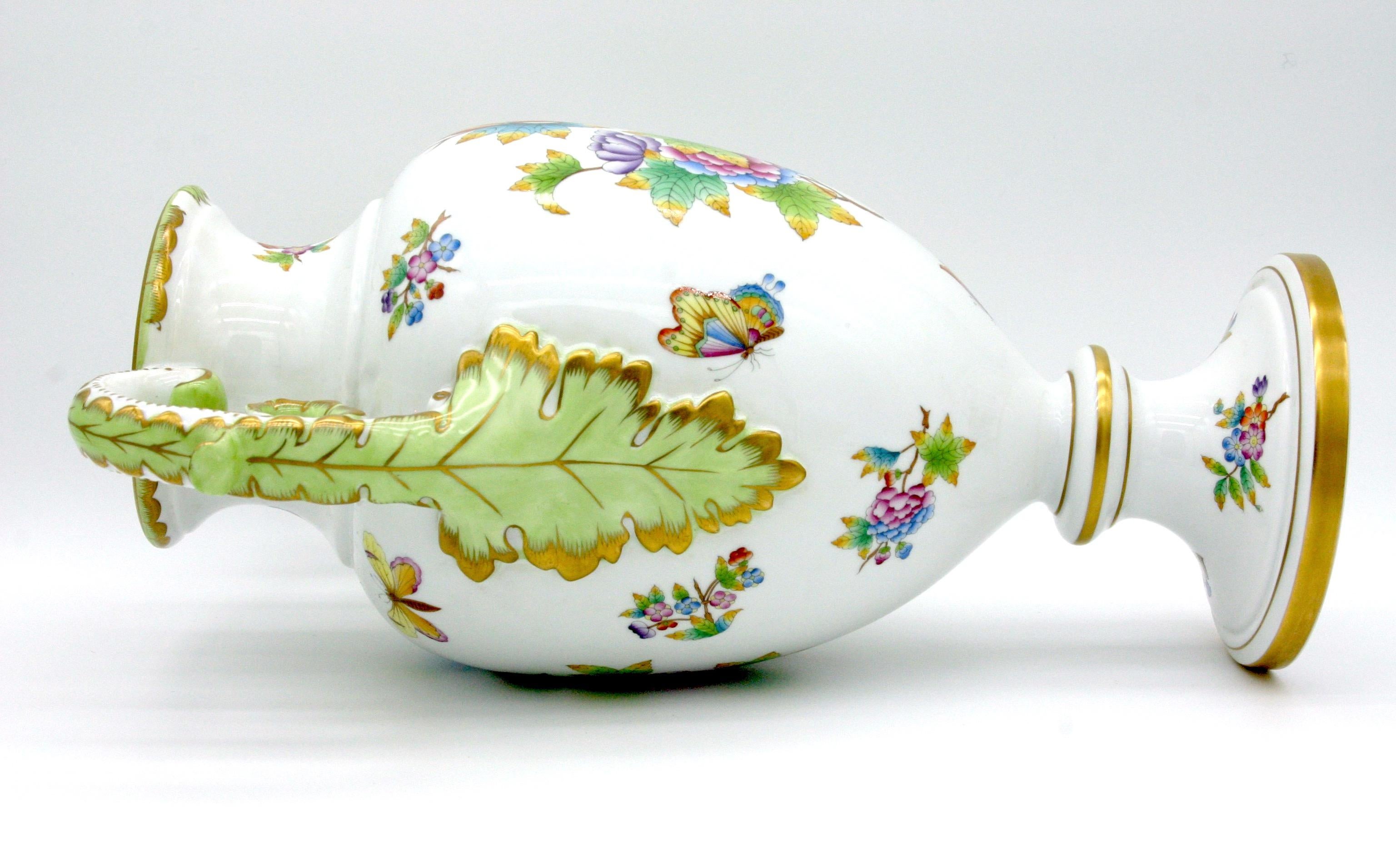 Large Herend Porcelain Decorative Vase / Urn For Sale 1