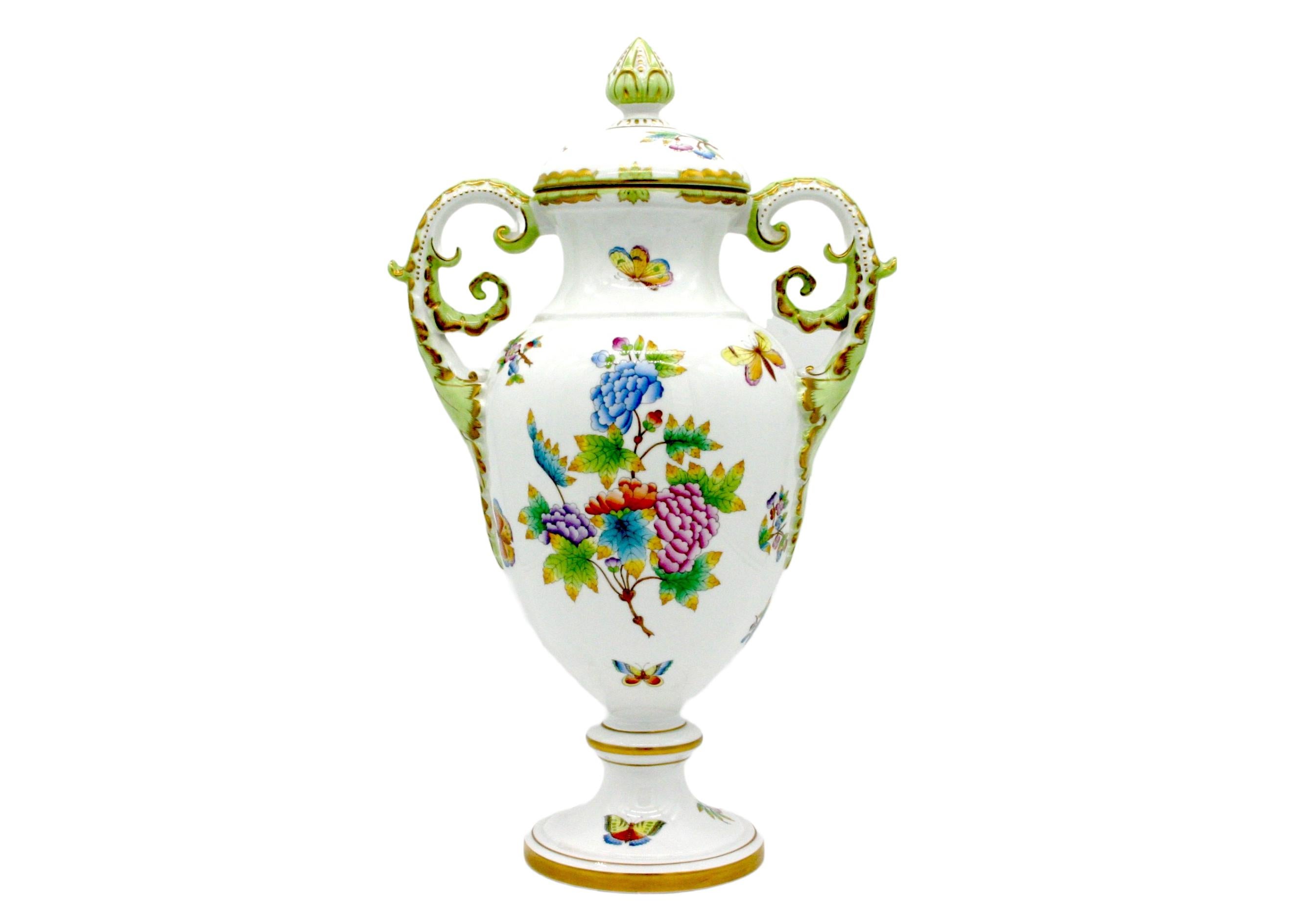 Large Herend Porcelain Decorative Vase / Urn For Sale 5
