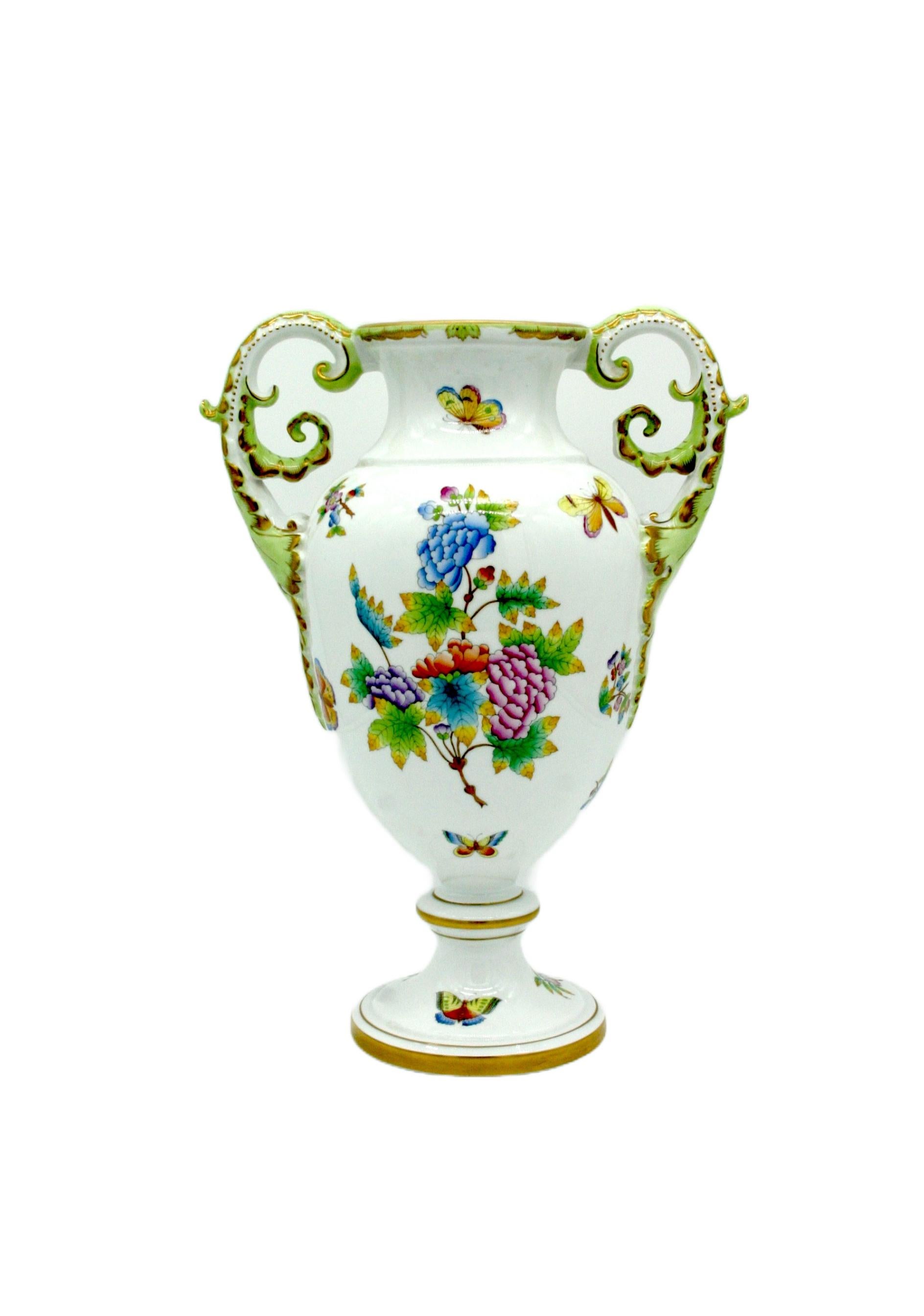 Hongrois Grand vase/urne décoratif en porcelaine Herend en vente