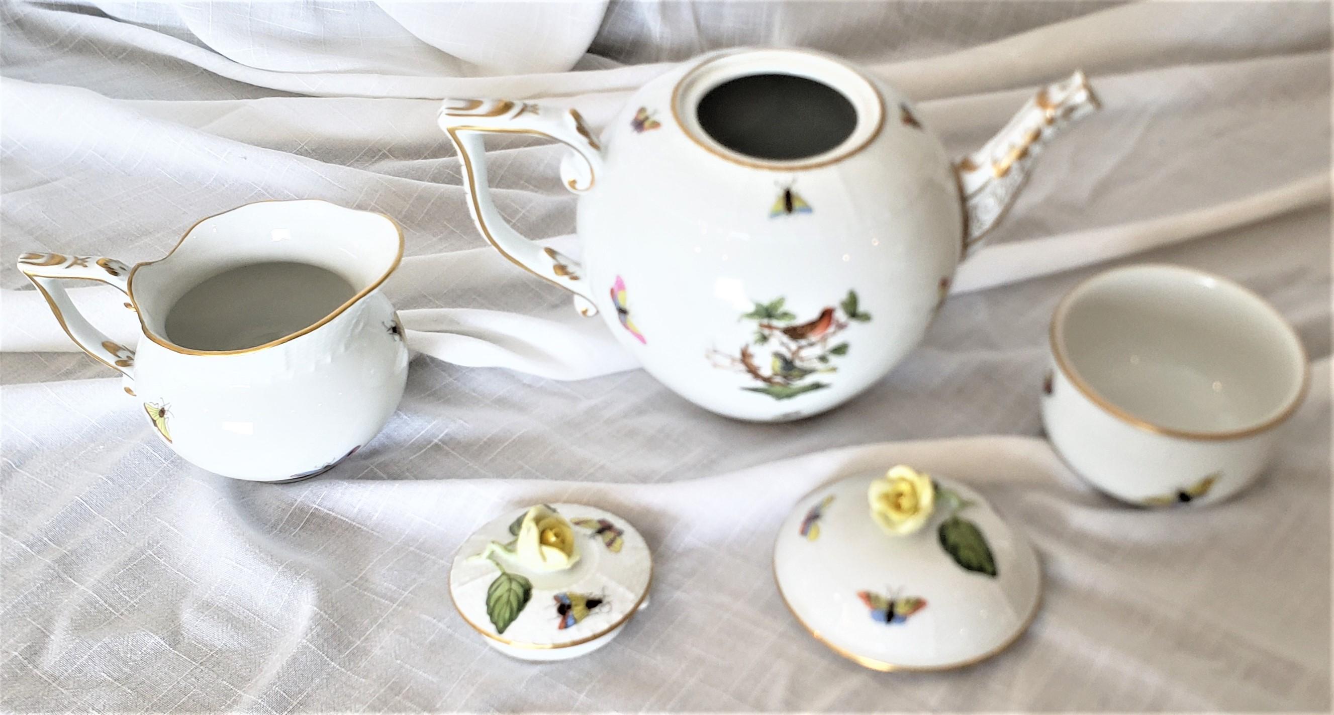 Large Herend Porcelain Green Rothschild Bird Pattern Dinner Service with Extras In Good Condition In Hamilton, Ontario