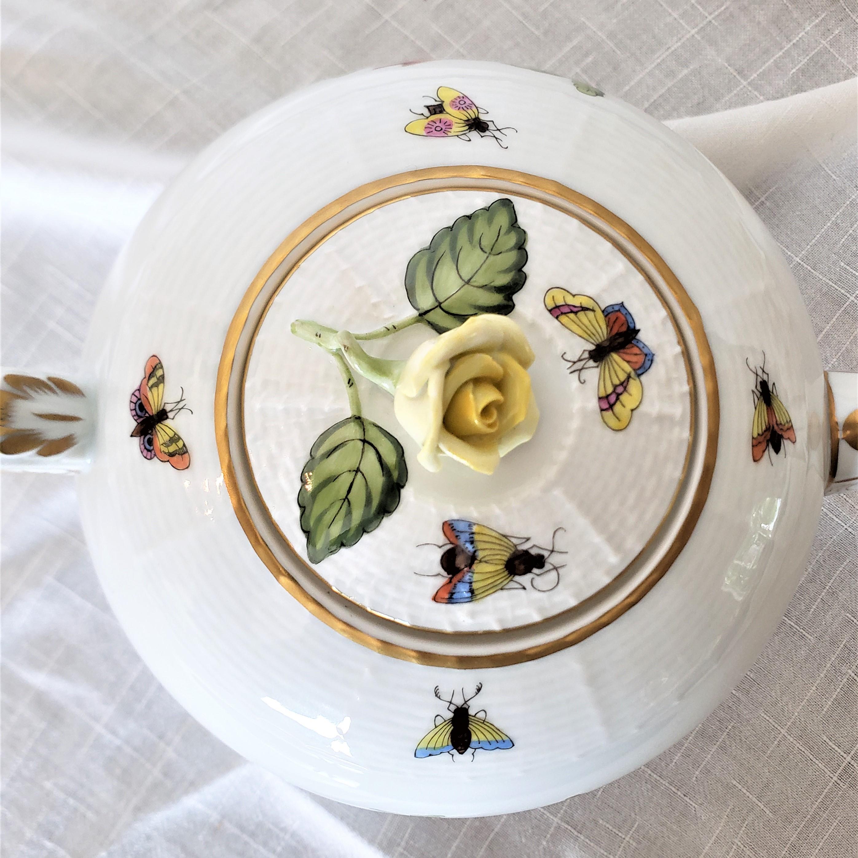 20th Century Large Herend Porcelain Green Rothschild Bird Pattern Dinner Service with Extras