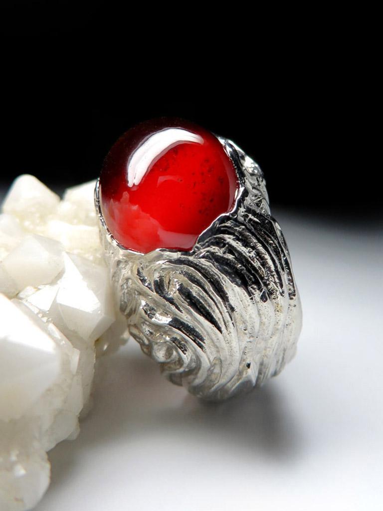Taille ovale Grande bague en argent cabochon de grenat hessonite, pierre précieuse indienne naturelle de couleur rouge en vente