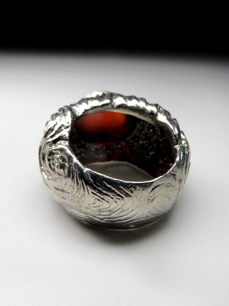 Grande bague en argent cabochon de grenat hessonite, pierre précieuse indienne naturelle de couleur rouge Unisexe en vente