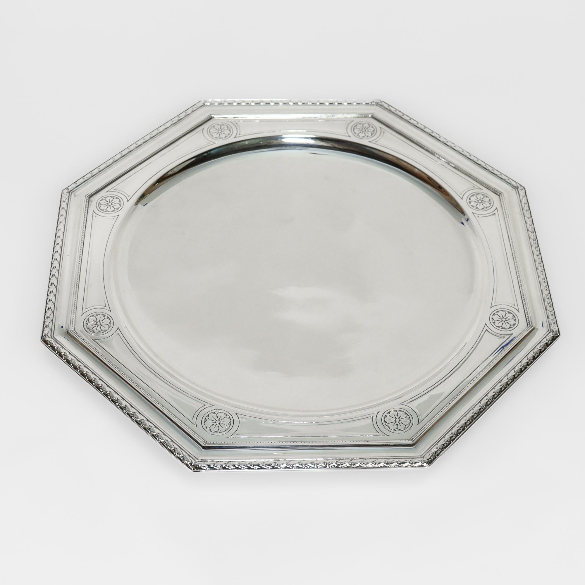 Große sechseckige Art Deco Tiffany & Co. Sterling Silber Kompott/Fußkuchenteller im Zustand „Gut“ im Angebot in Philadelphia, PA
