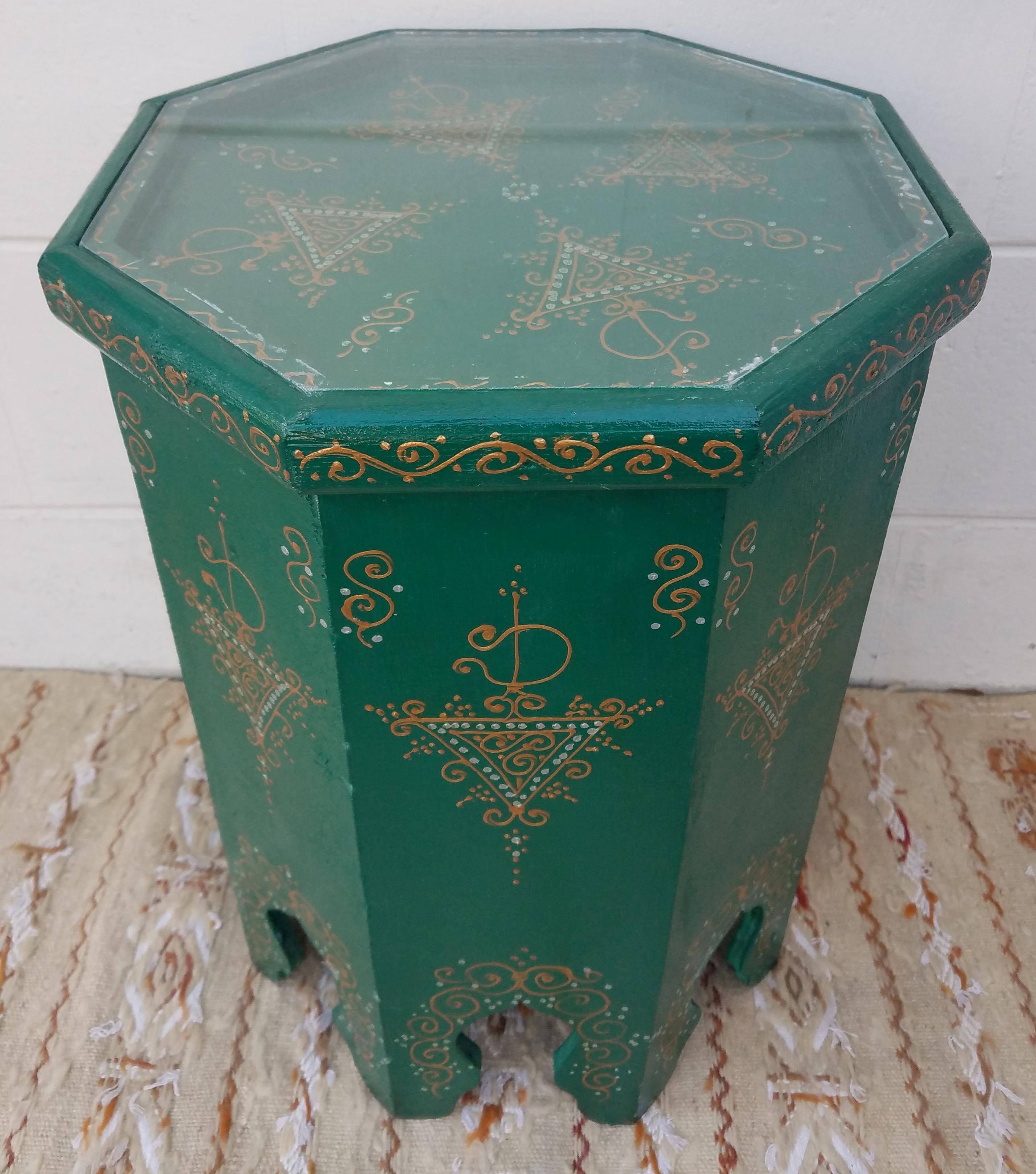 Large Hexagonal Moroccan Hand-Painted Side Table, Green For Sale 1