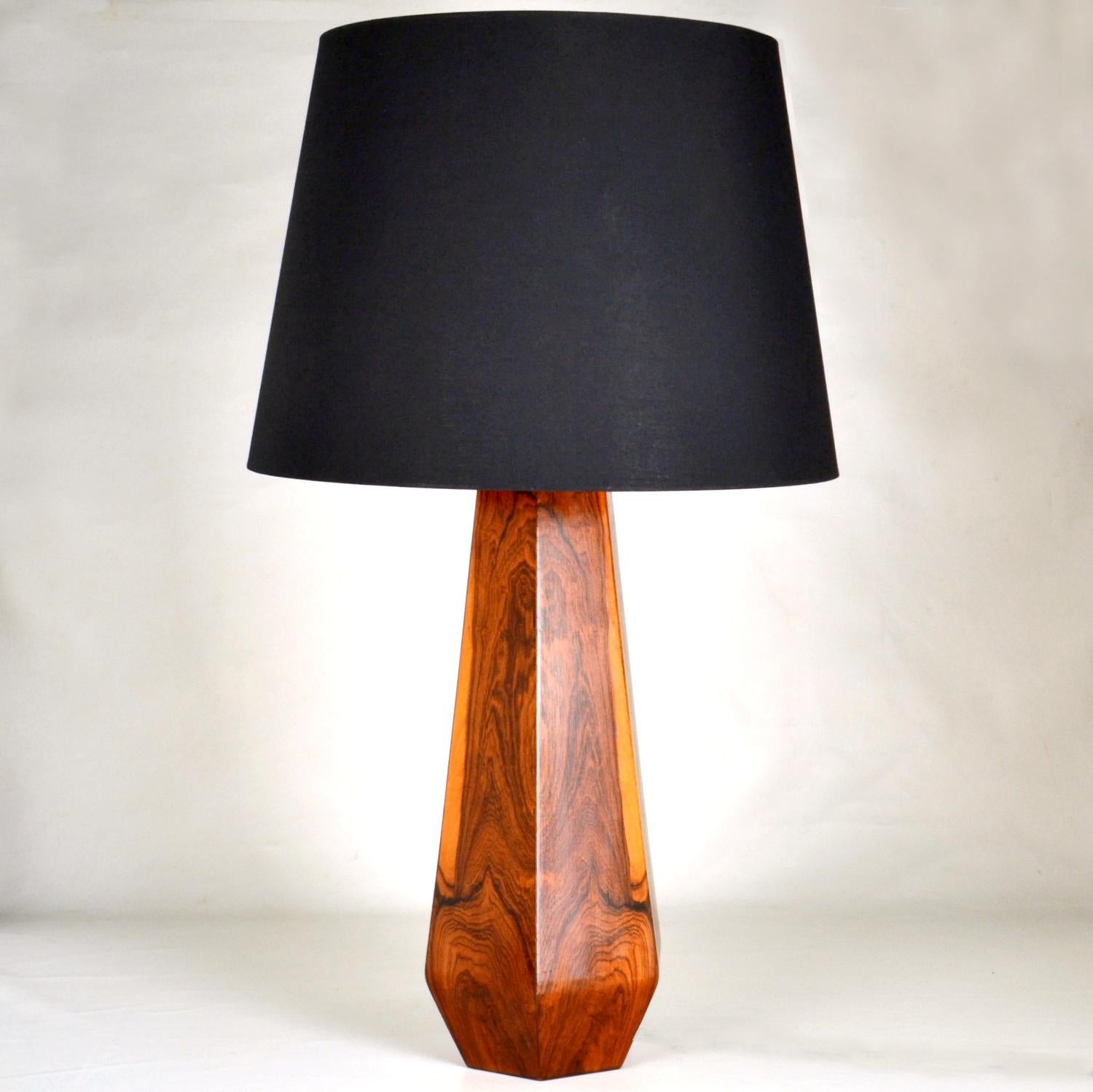 Tall and sculptural hexagonal plywood lamp with unique rich rosewood grain veneer creating a mirrored pattern on each rib ,made in Denmark circa 1960. The lamp is shown with black and gold tapered shade (optional).
Dimensions base; Height 57 cm.