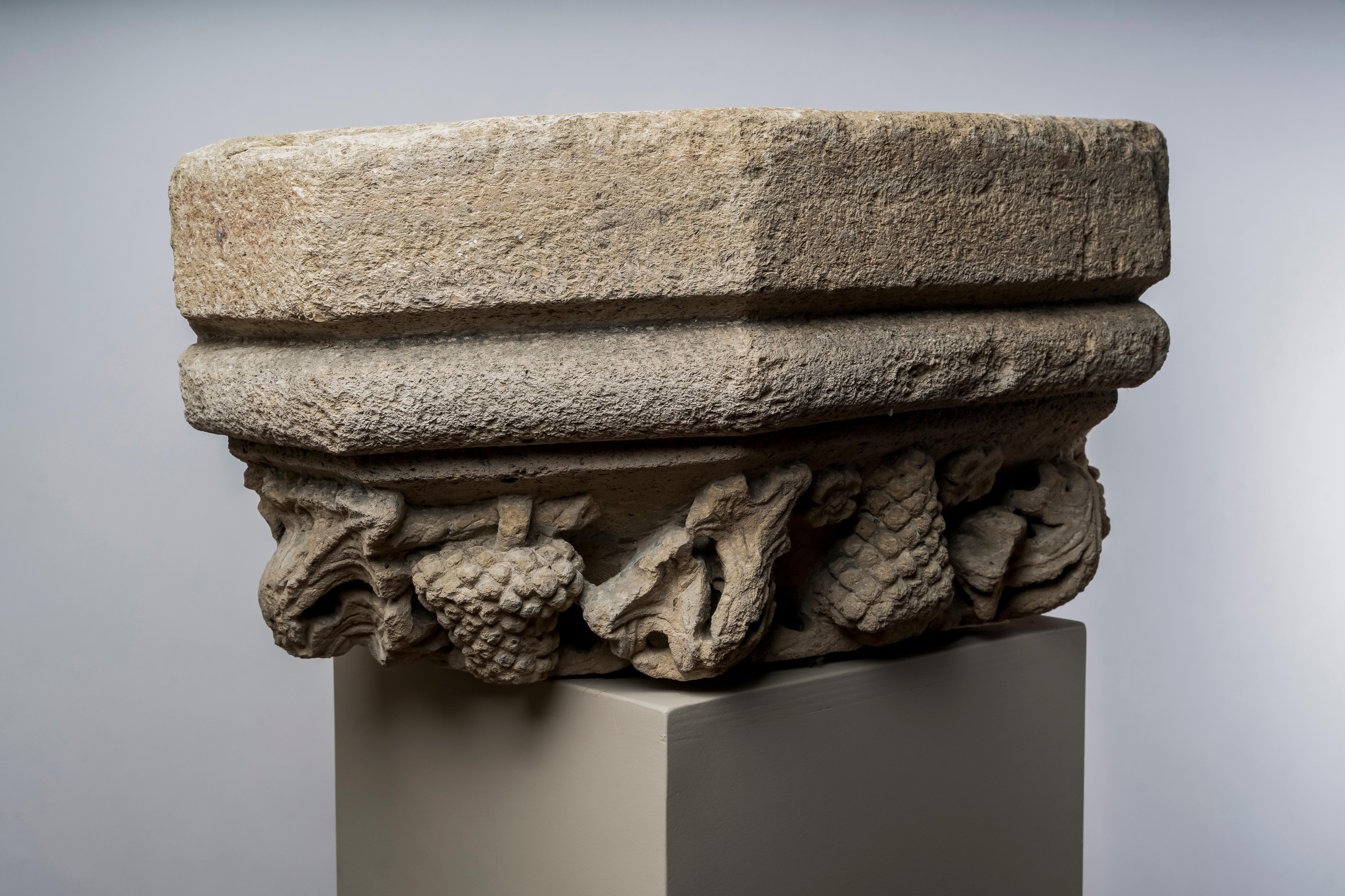 Gothic Large Hexagonale Base of Pilaster in Burgundy Stone, Burgundy, 15th Century For Sale