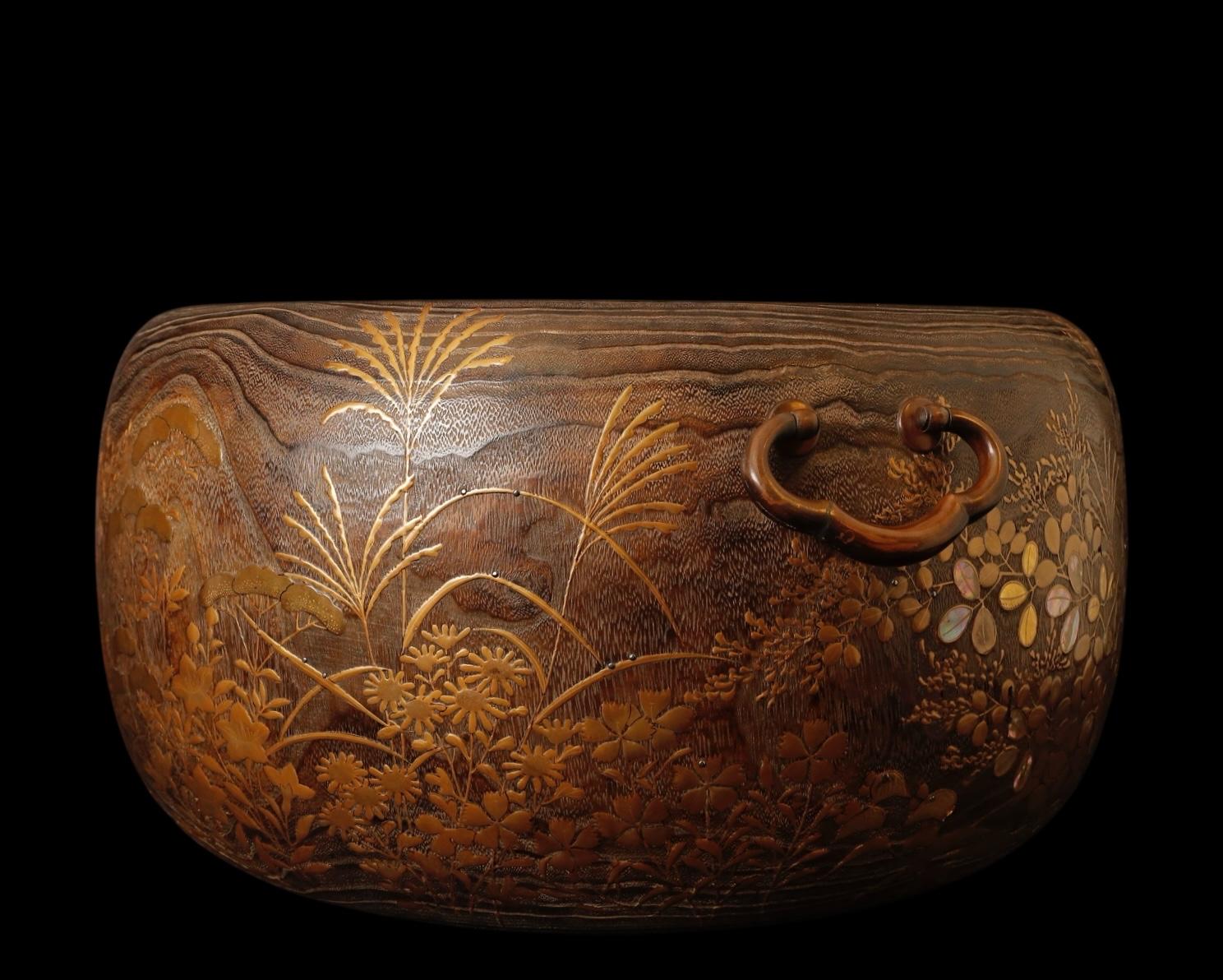Large Hibachi Brazier in Kiri Wood with Gold Makie Lacquer, planter For Sale 2