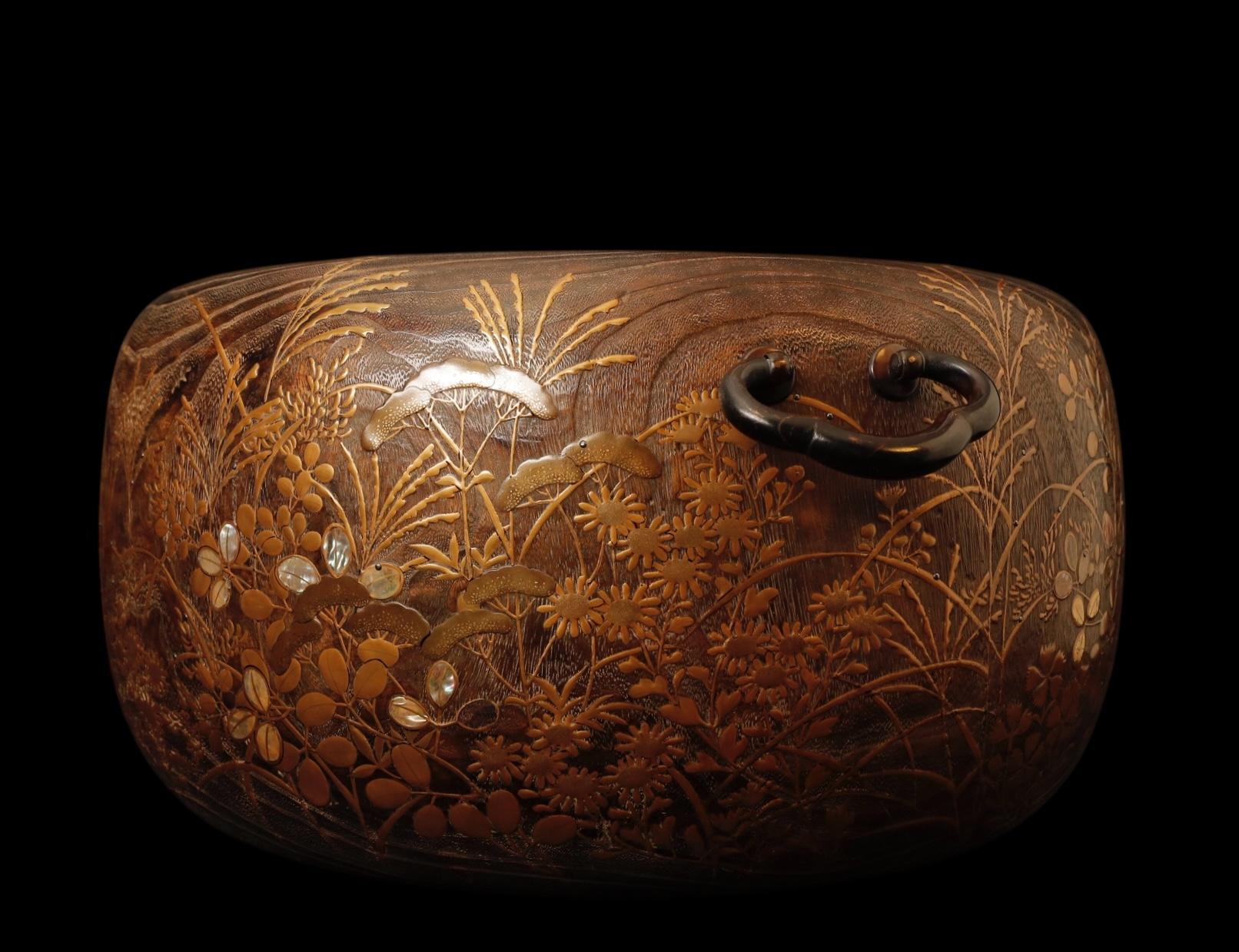 Meiji Large Hibachi Brazier in Kiri Wood with Gold Makie Lacquer, planter For Sale