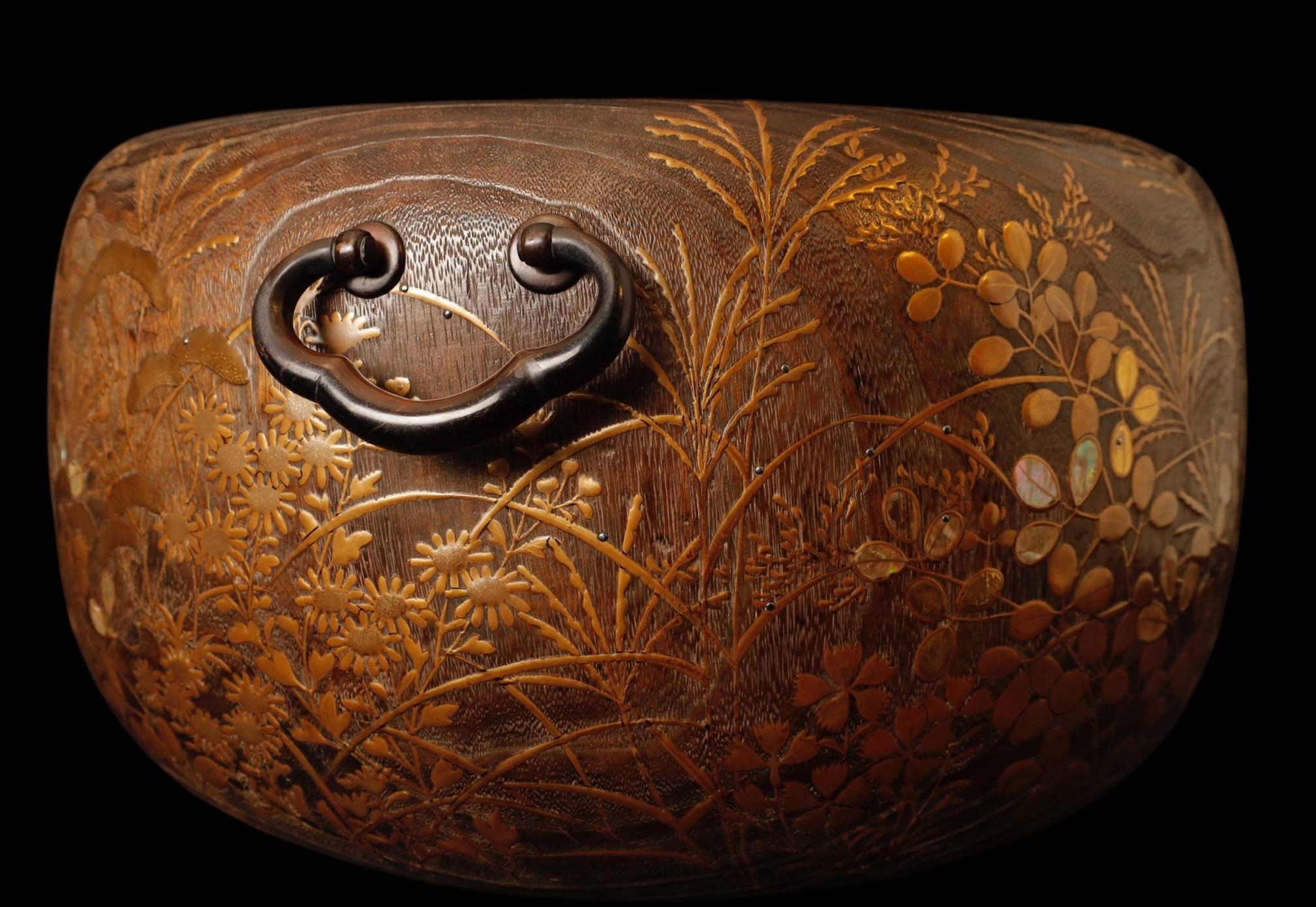 19th Century Large Hibachi Brazier in Kiri Wood with Gold Makie Lacquer, planter For Sale