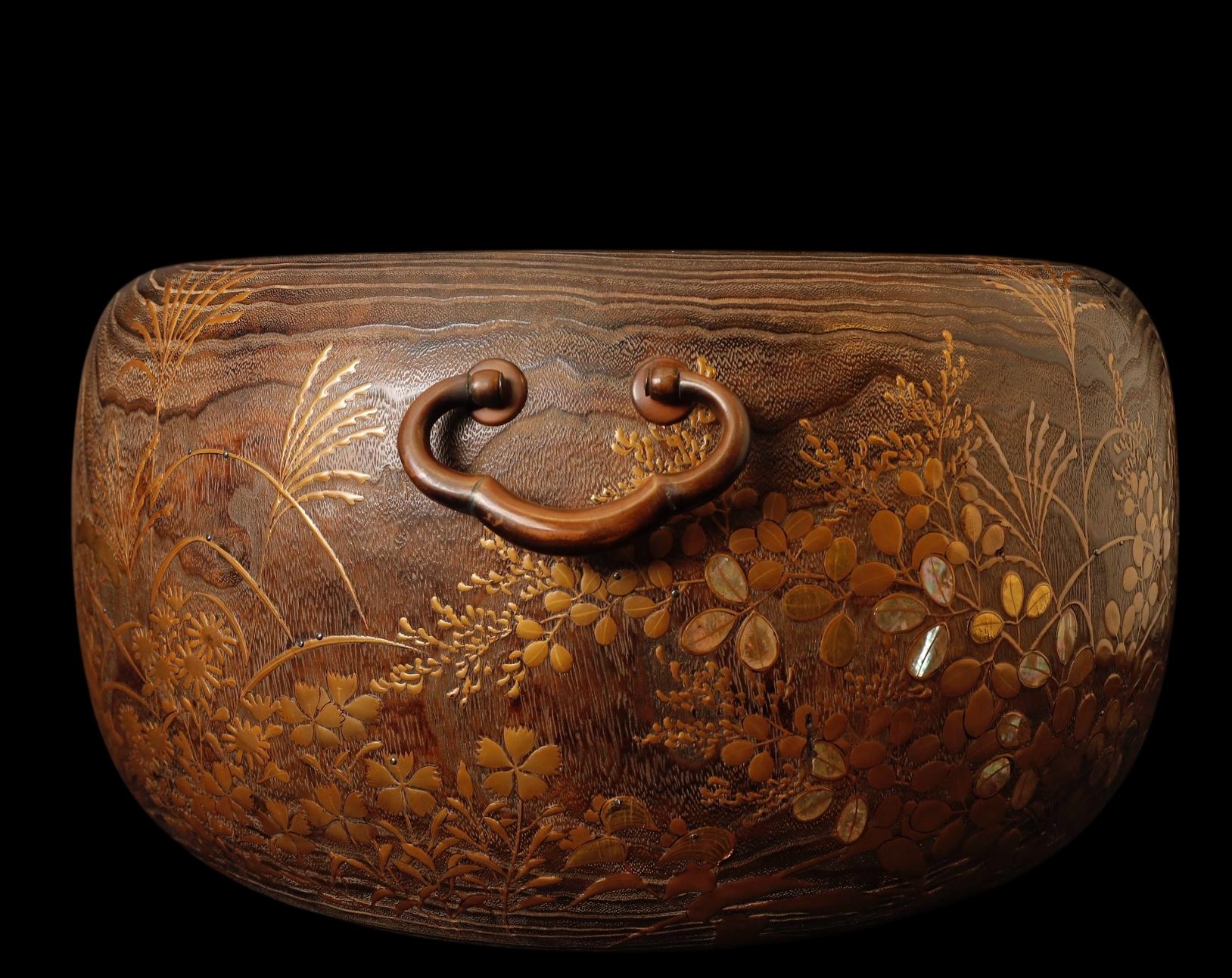 Large Hibachi Brazier in Kiri Wood with Gold Makie Lacquer, planter For Sale 1