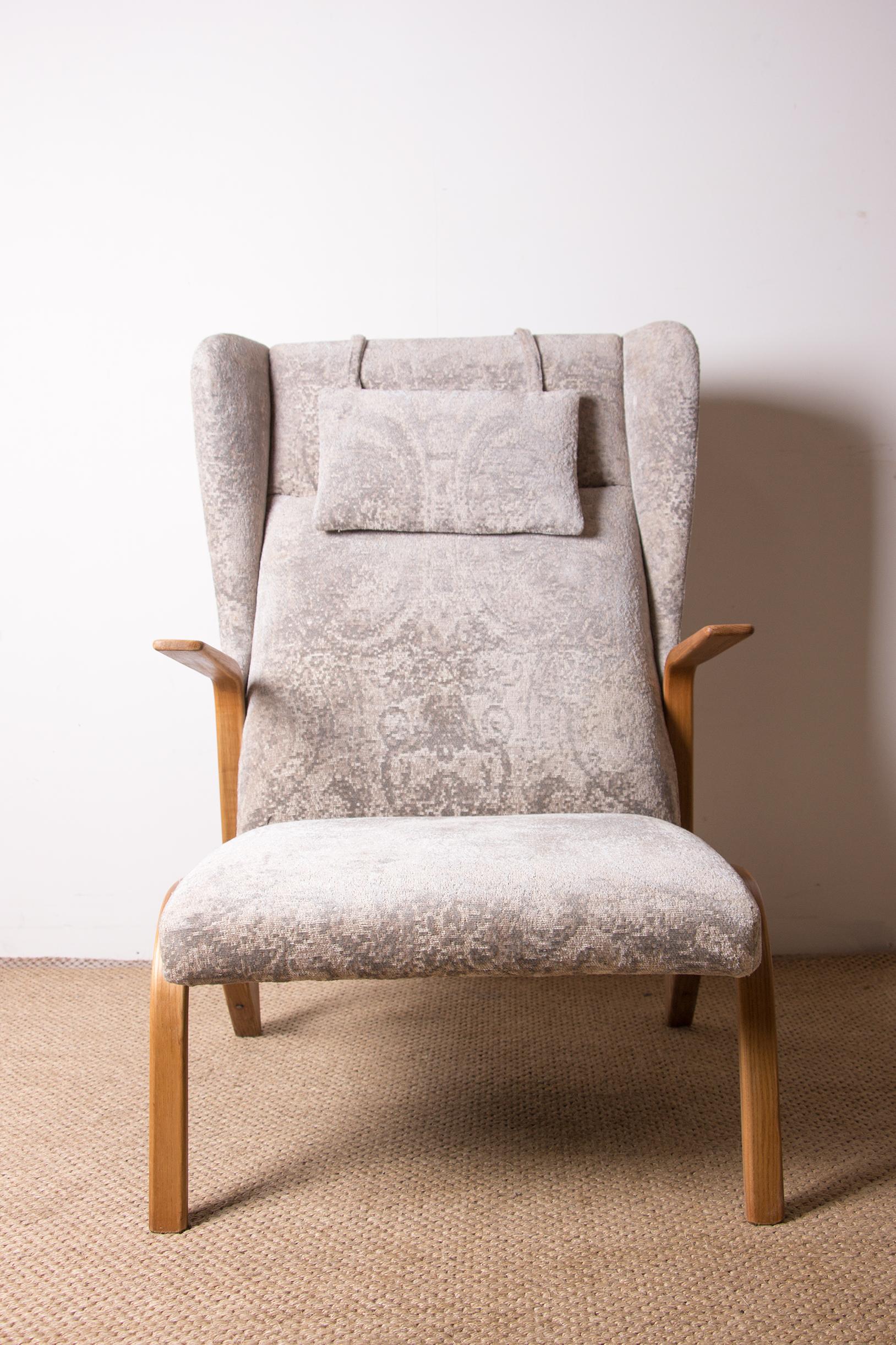 Mid-20th Century Large high armchair in curved beech and recent Konkav fabric model by Paul Bode. For Sale