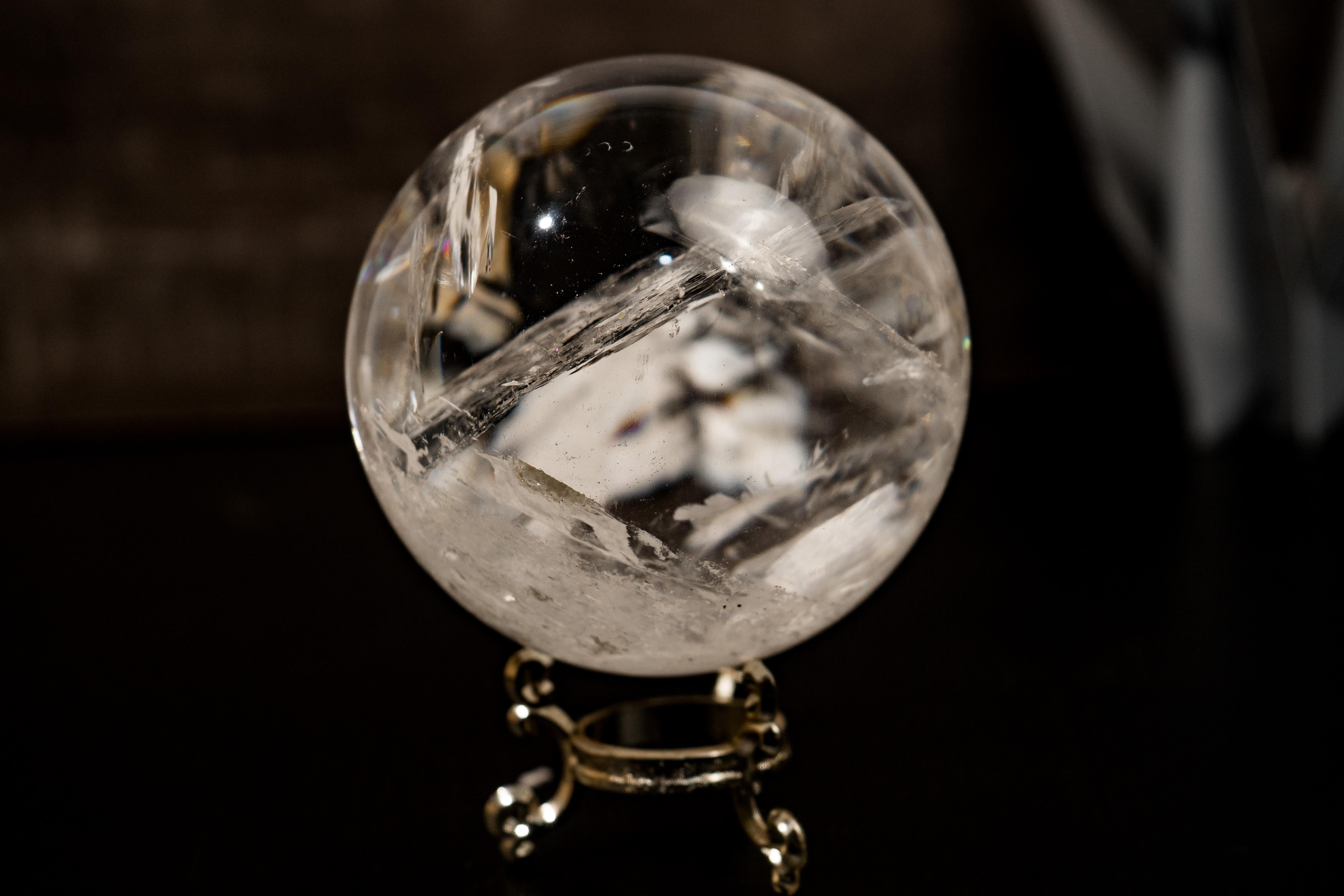 Grande sphère de quartz cristallin de haute qualité avec de superbes arcs-en-ciel en vente 4