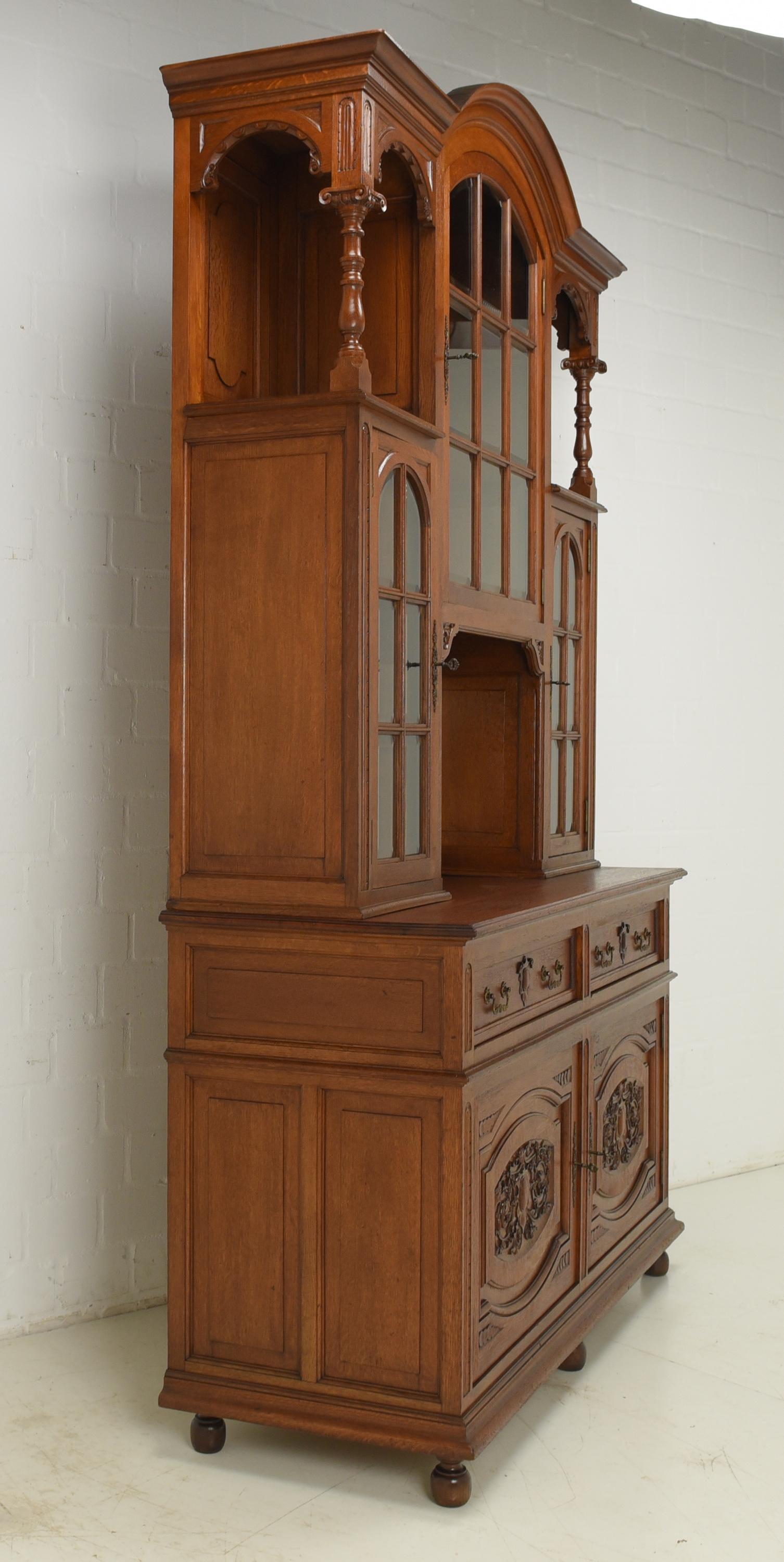 Large High Gründerzeit Buffet Cabinet in Solid Oak, 1900 For Sale 5
