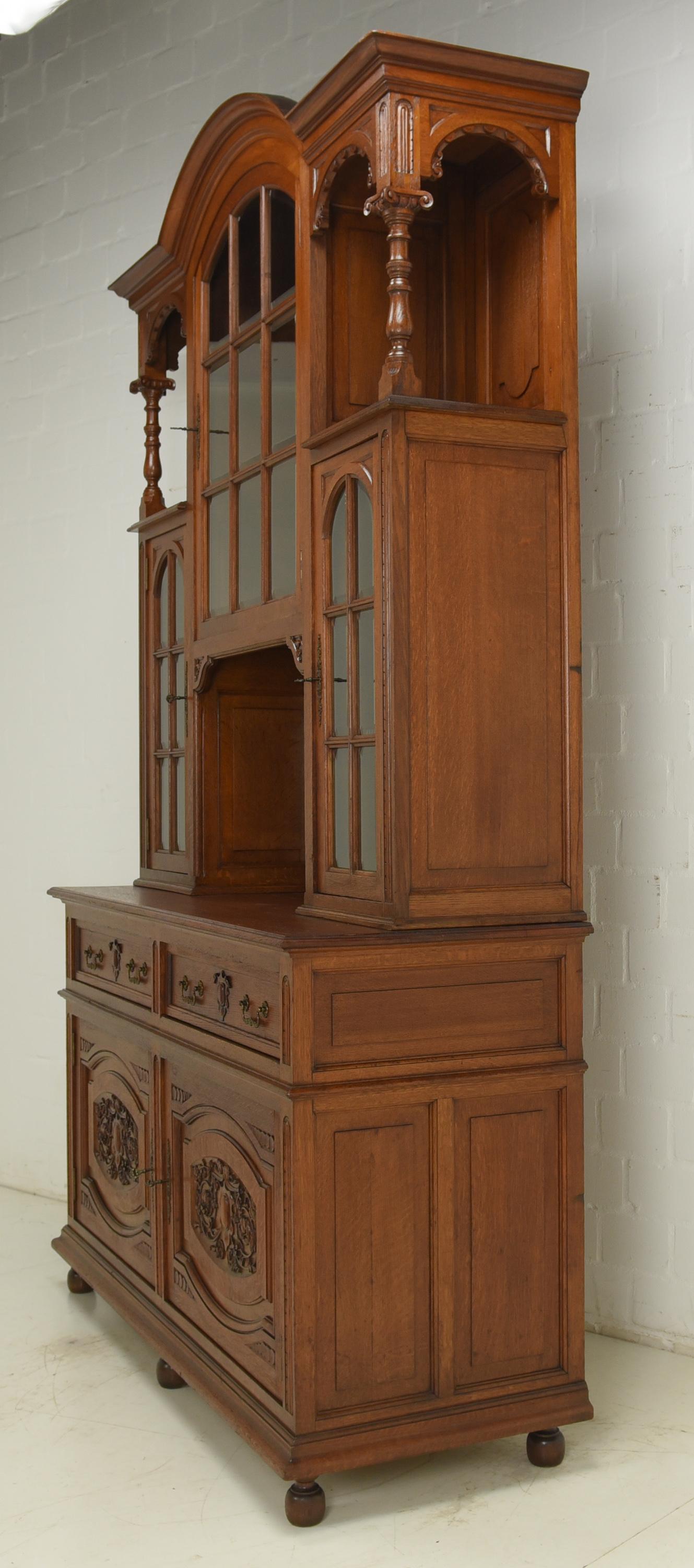 Large High Gründerzeit Buffet Cabinet in Solid Oak, 1900 For Sale 8