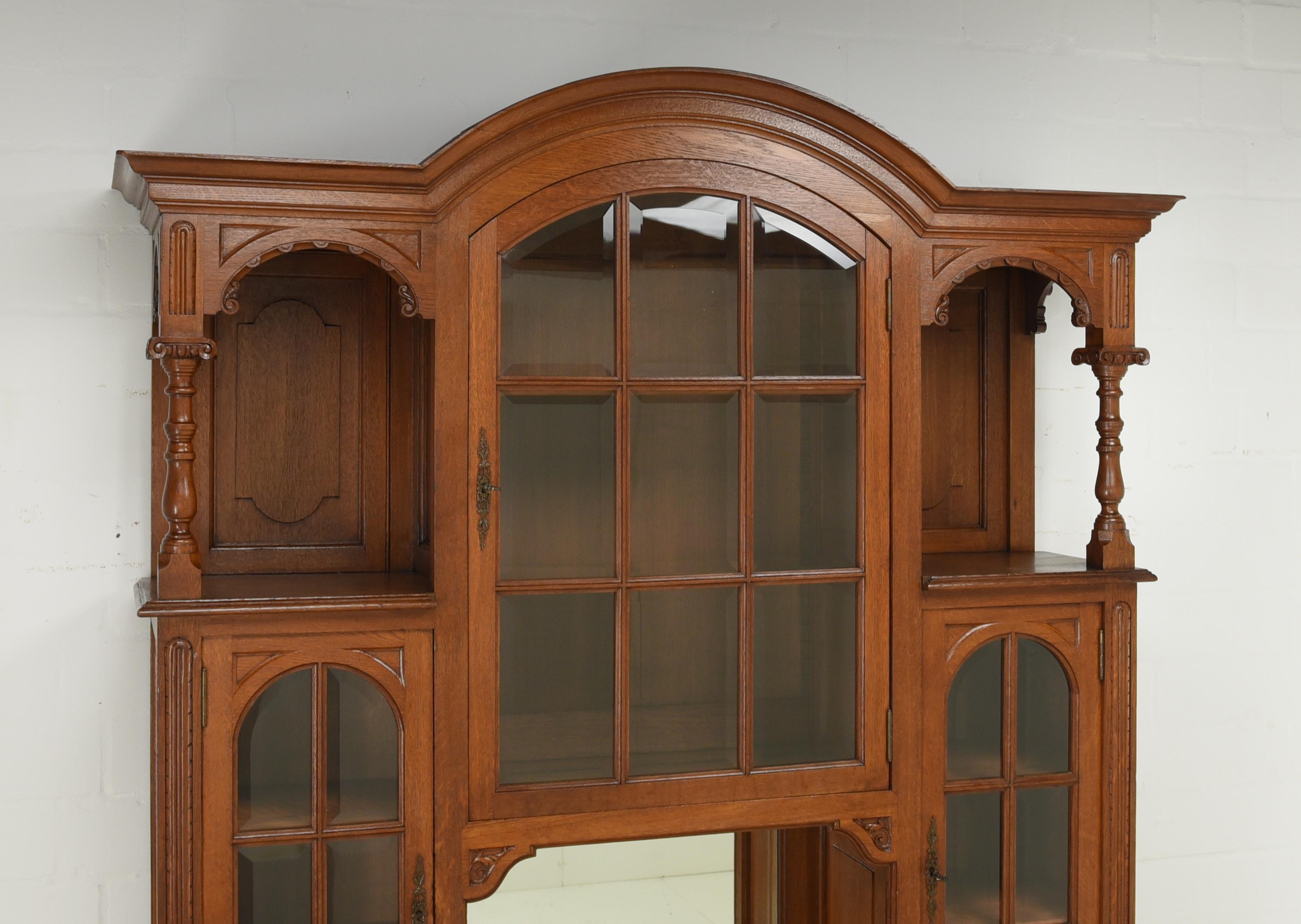 Large High Gründerzeit Buffet Cabinet in Solid Oak, 1900 For Sale 2