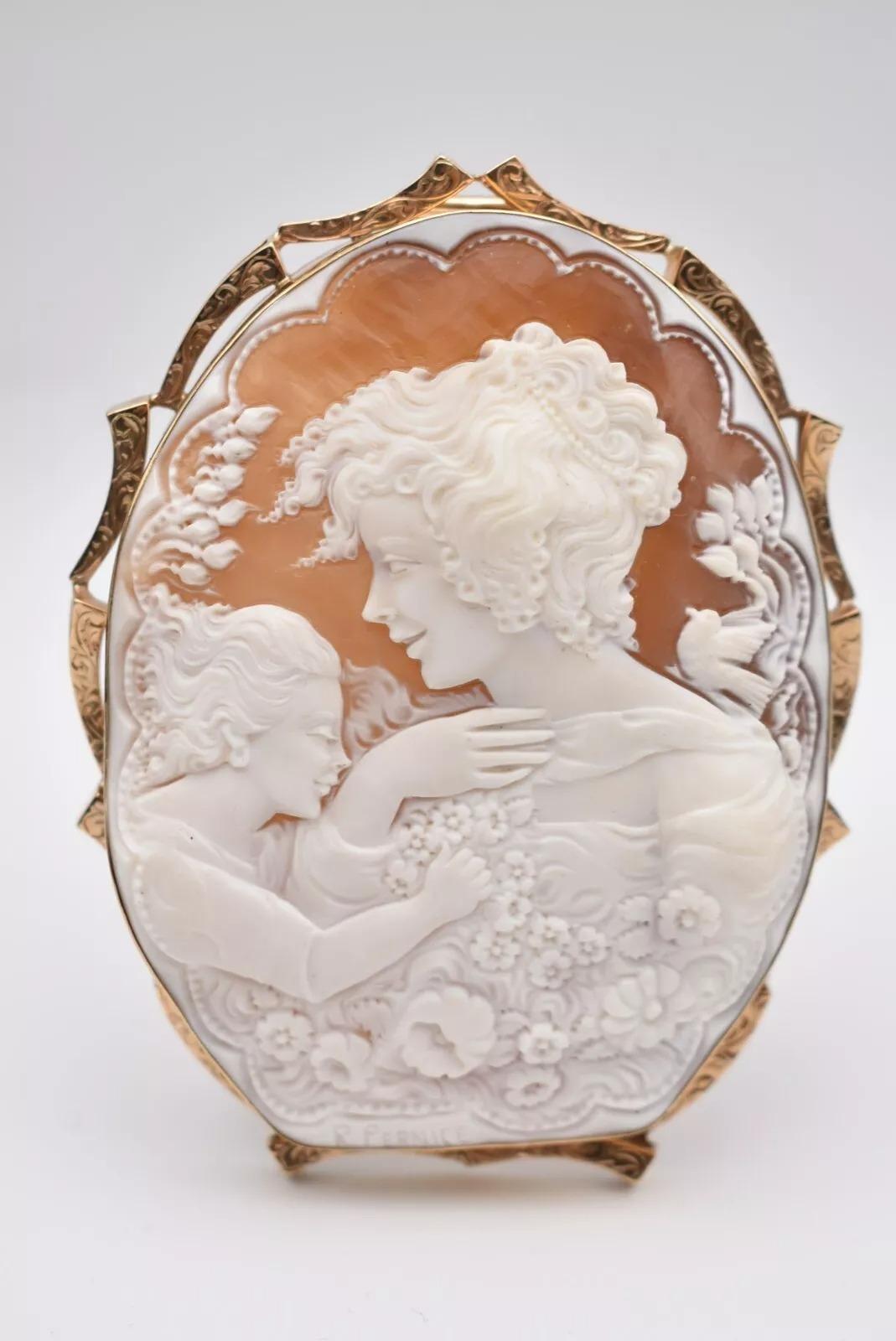 XIX secolo Grande cammeo da tavolo in oro 9ct di alta qualità con conchiglia di R. Pernice 9,5 cm in vendita