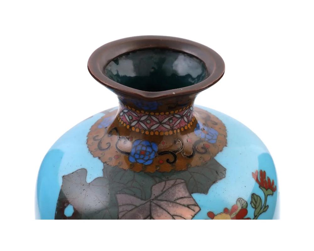 Große antike japanische Meiji-Vasen aus Cloisonné-Emaille von hoher Qualität mit Vögeln (Kupfer) im Angebot