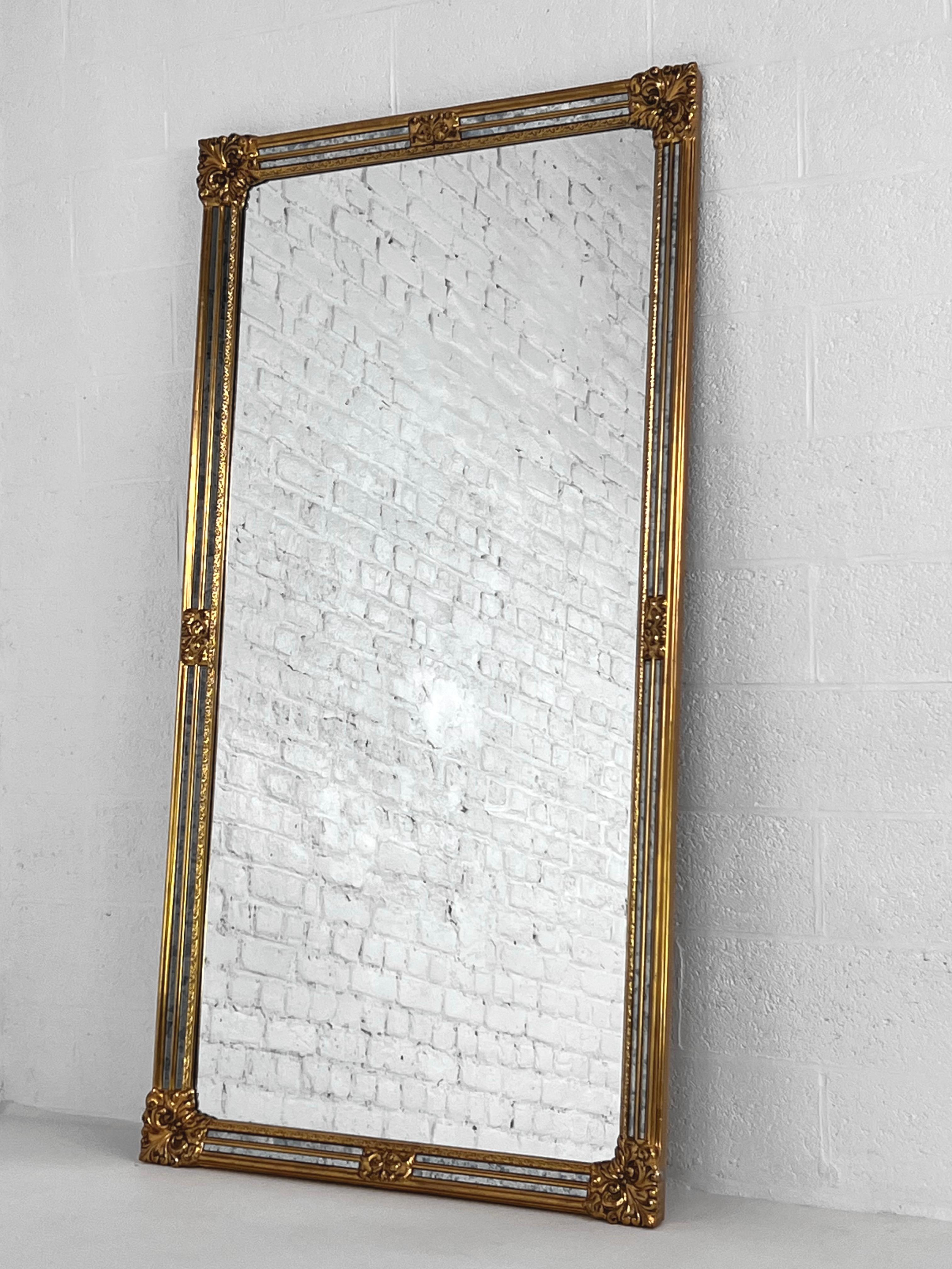 Large mirror with high-quality craftmanship. It imposes by its size but also by the quality of its manufacture. The built-in fasteners are designed so you can hang it in portrait or landscape. In perfect condition.