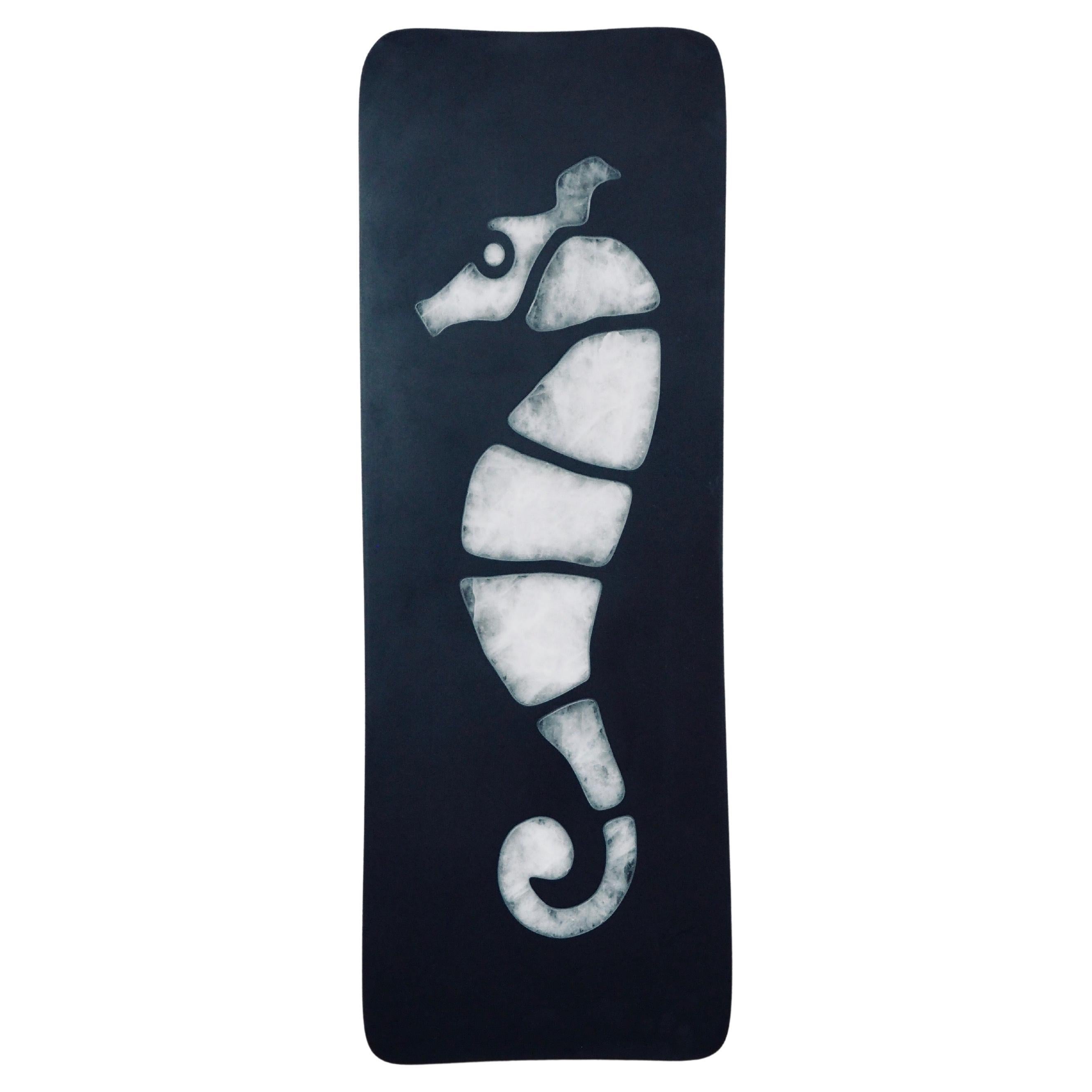 Grande applique "Hippocampe" en cristal de roche et ardoise polie en vente
