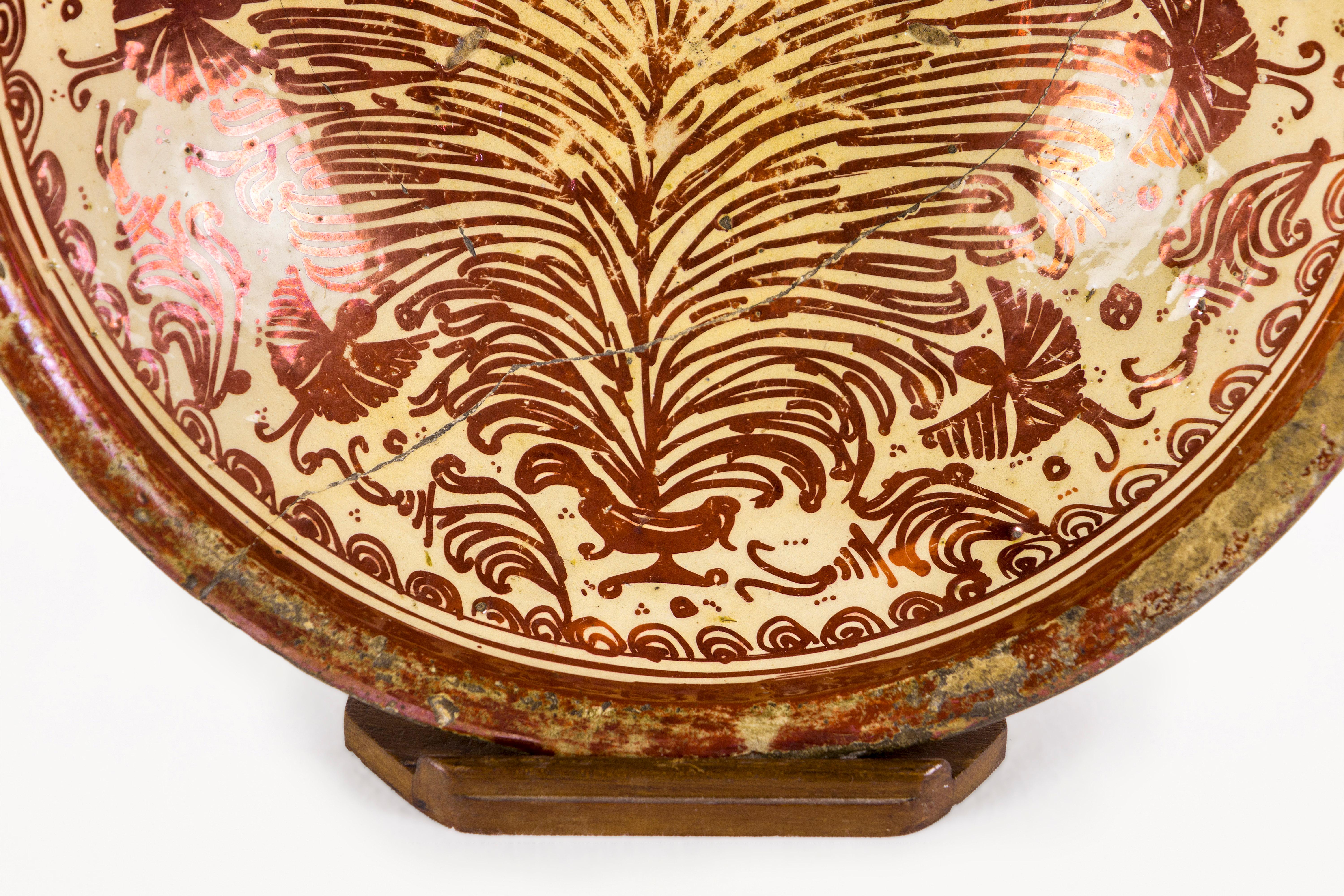 Ceramic Large Hispano-Moresque Copper Lustre Bowl, XVII Century, Spain For Sale