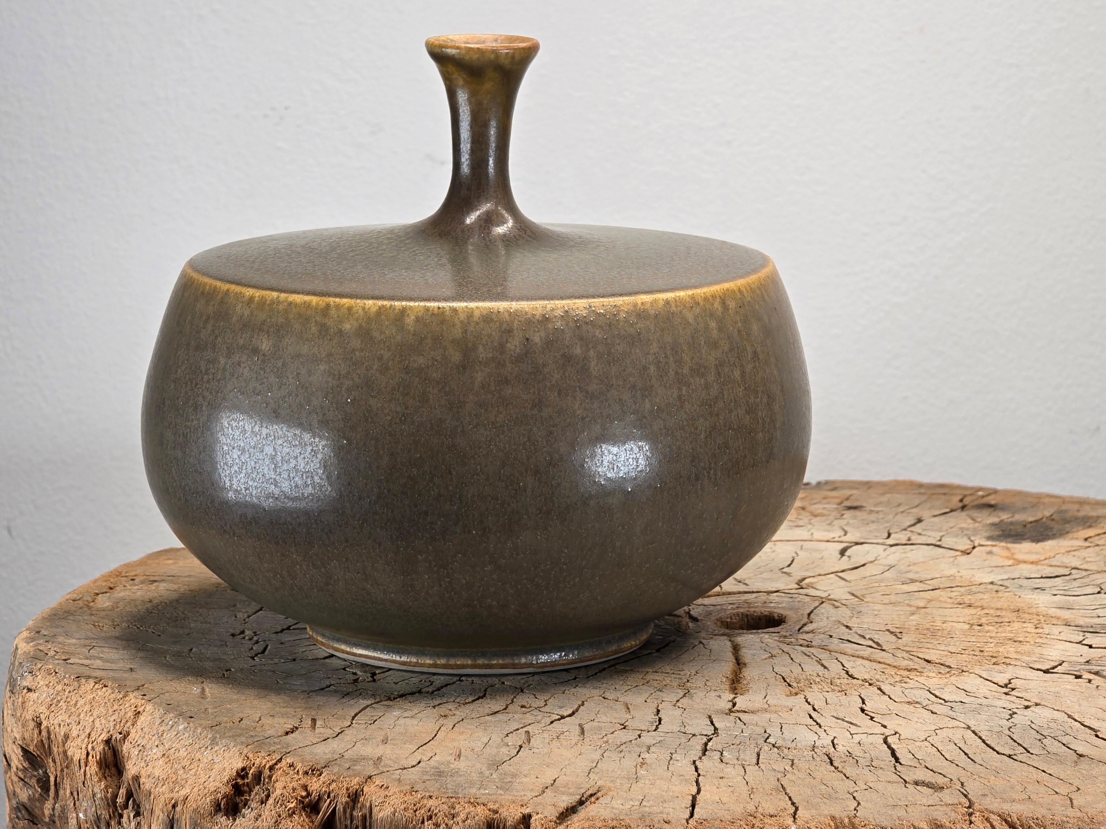 Large Höganäs Vase attributed to Leif Svensson In Good Condition For Sale In Kilmarnock, VA
