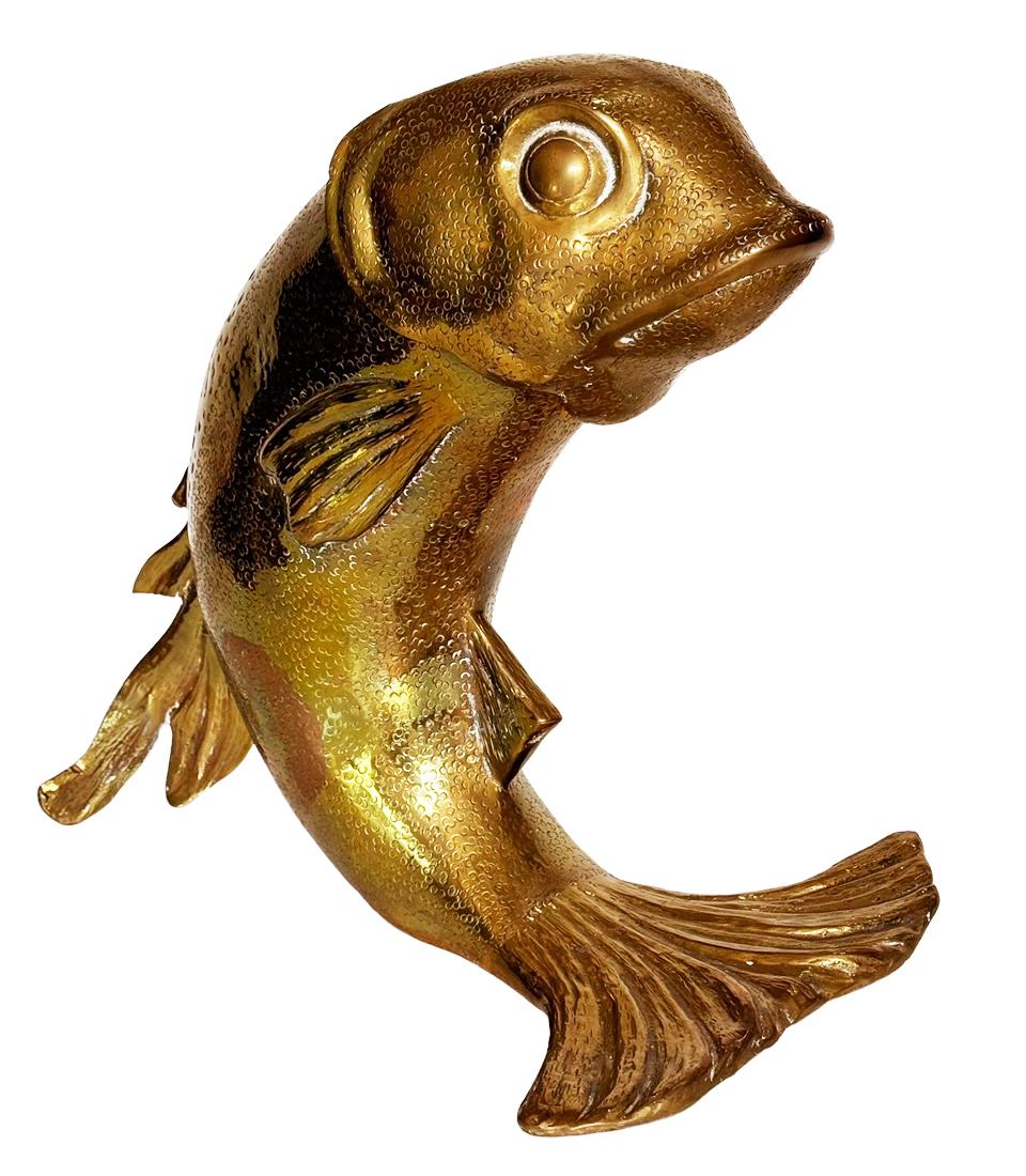 Grand récipient à bouteilles ou porte-bouteilles sculpté d'un poisson koï en laiton Hollywood Regency Bon état - En vente à Philadelphia, PA