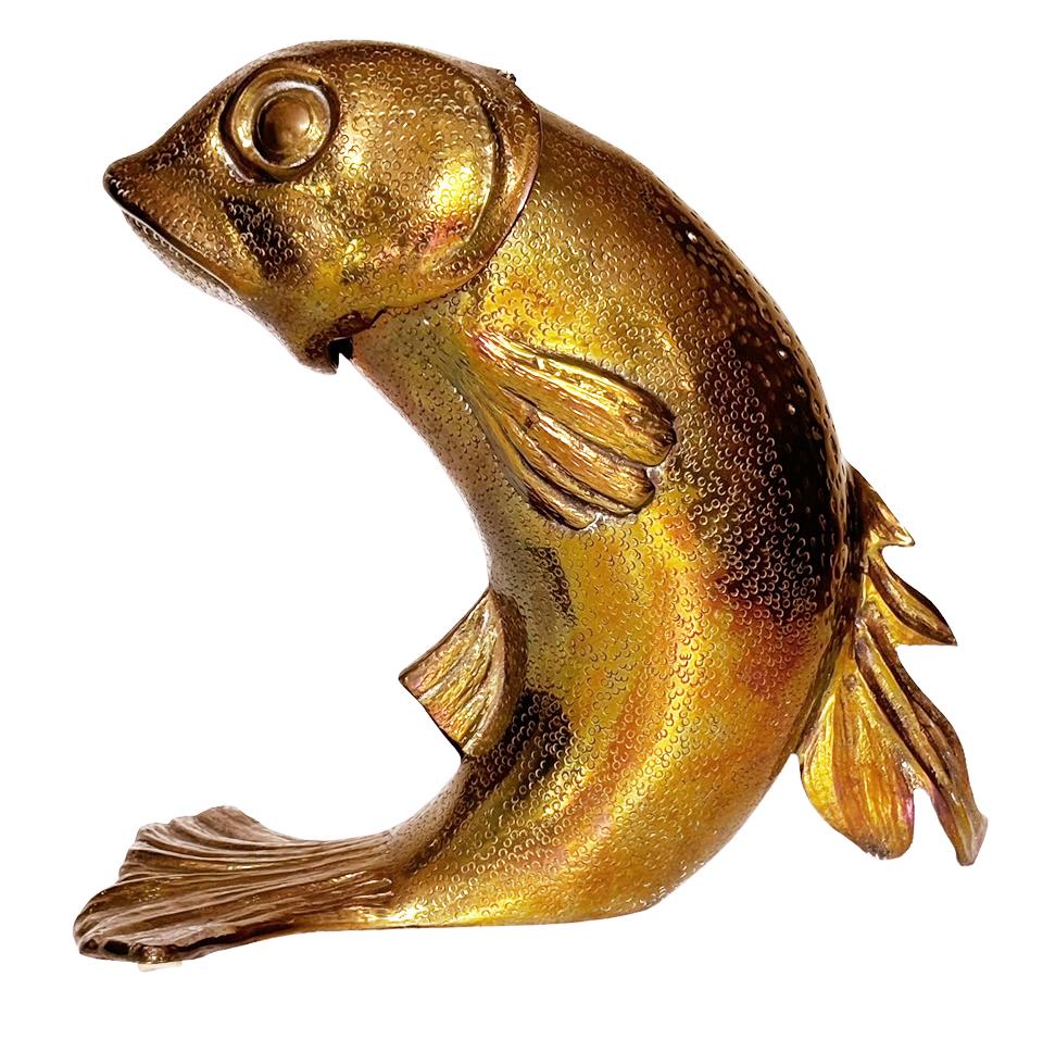 Fin du 20e siècle Grand récipient à bouteilles ou porte-bouteilles sculpté d'un poisson koï en laiton Hollywood Regency en vente