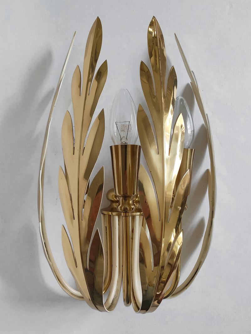 One of... Large beautiful rare solid brass wall light.
Germany, 1960s.

Measurements:
Lamp sockets: 3