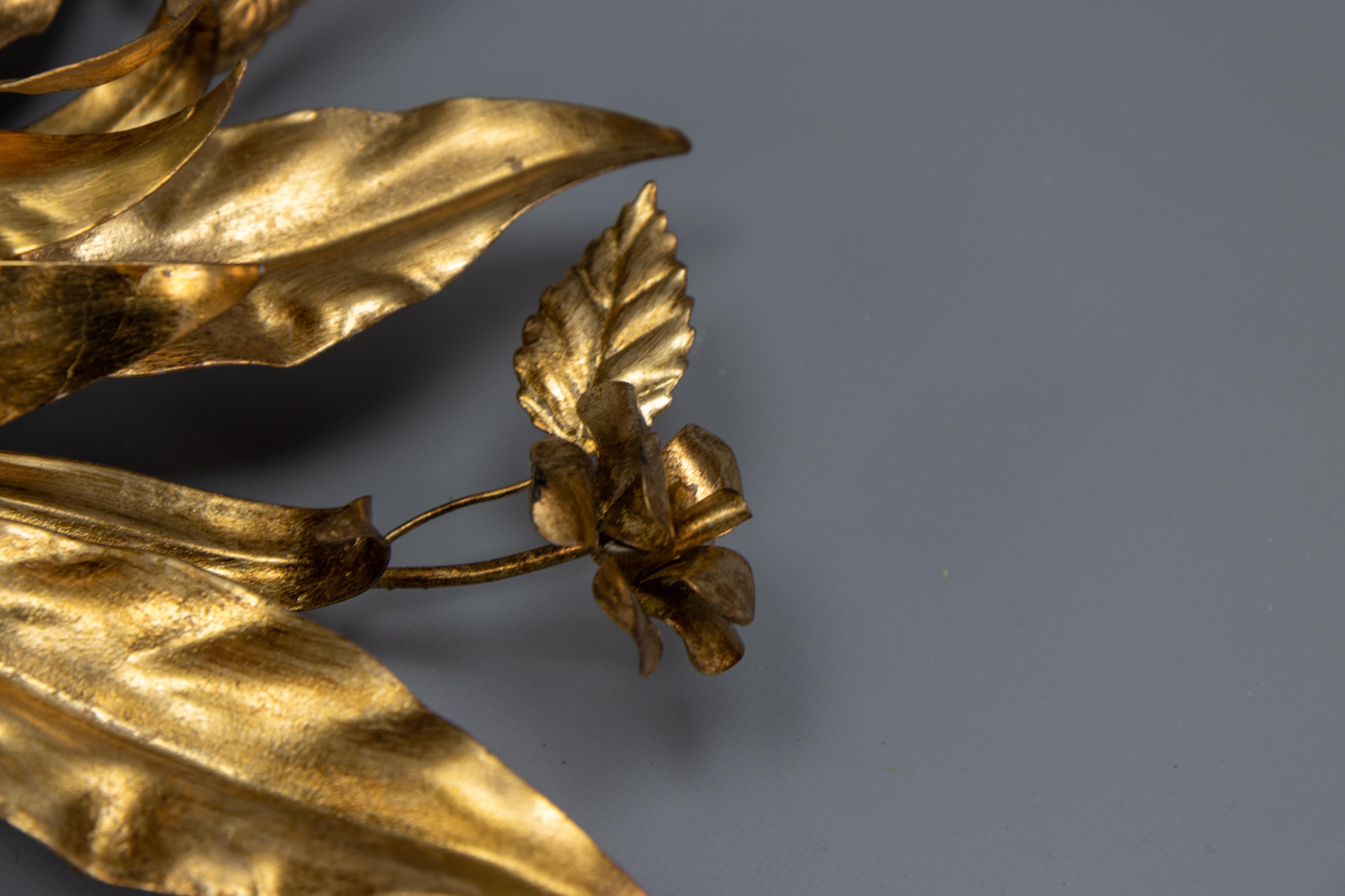 Large Hollywood Regency Gilt Metal Floral Four-Light Flush Mount or Wall Sconce im Angebot 4