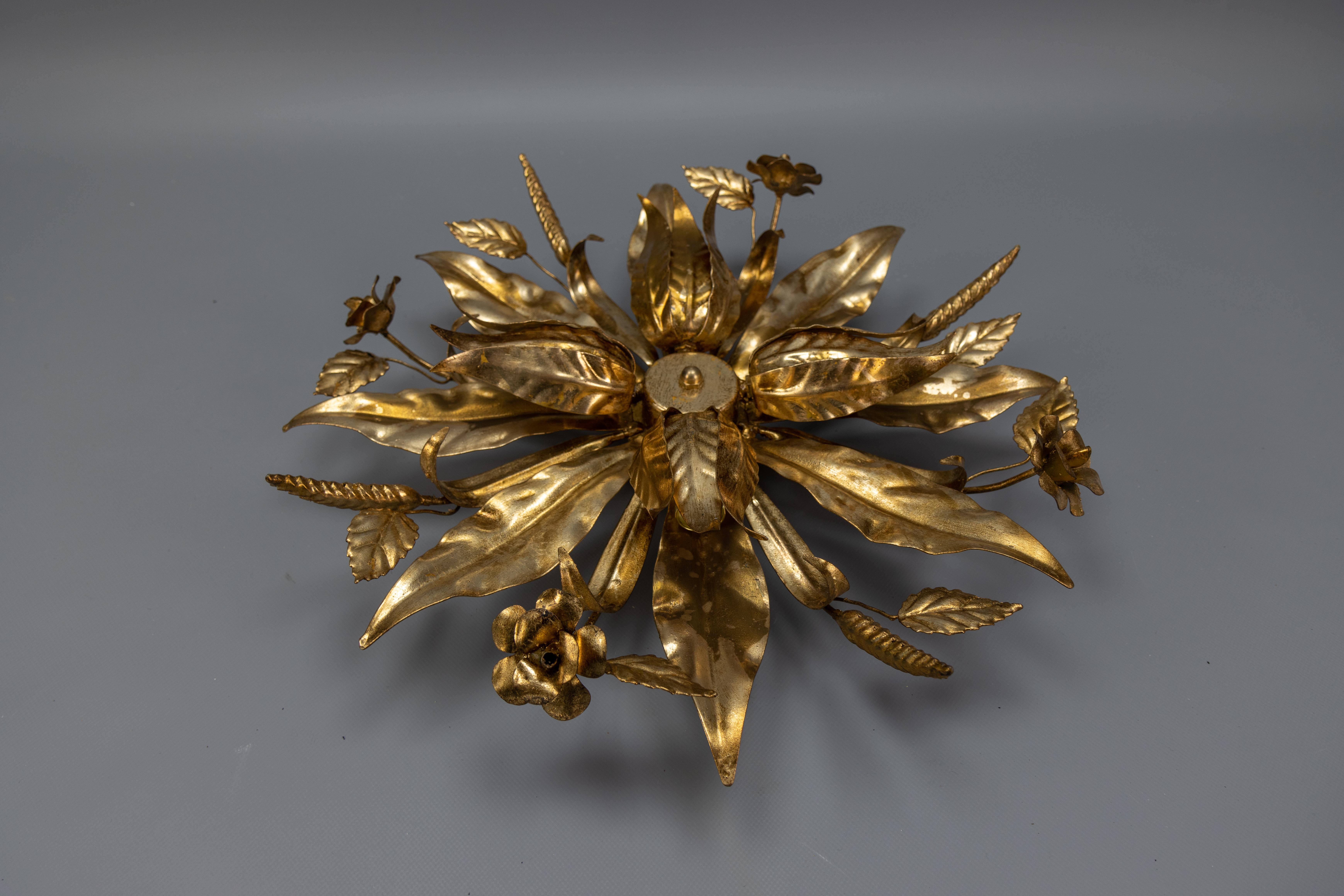 Large Hollywood Regency Gilt Metal Floral Four-Light Flush Mount or Wall Sconce im Angebot 5