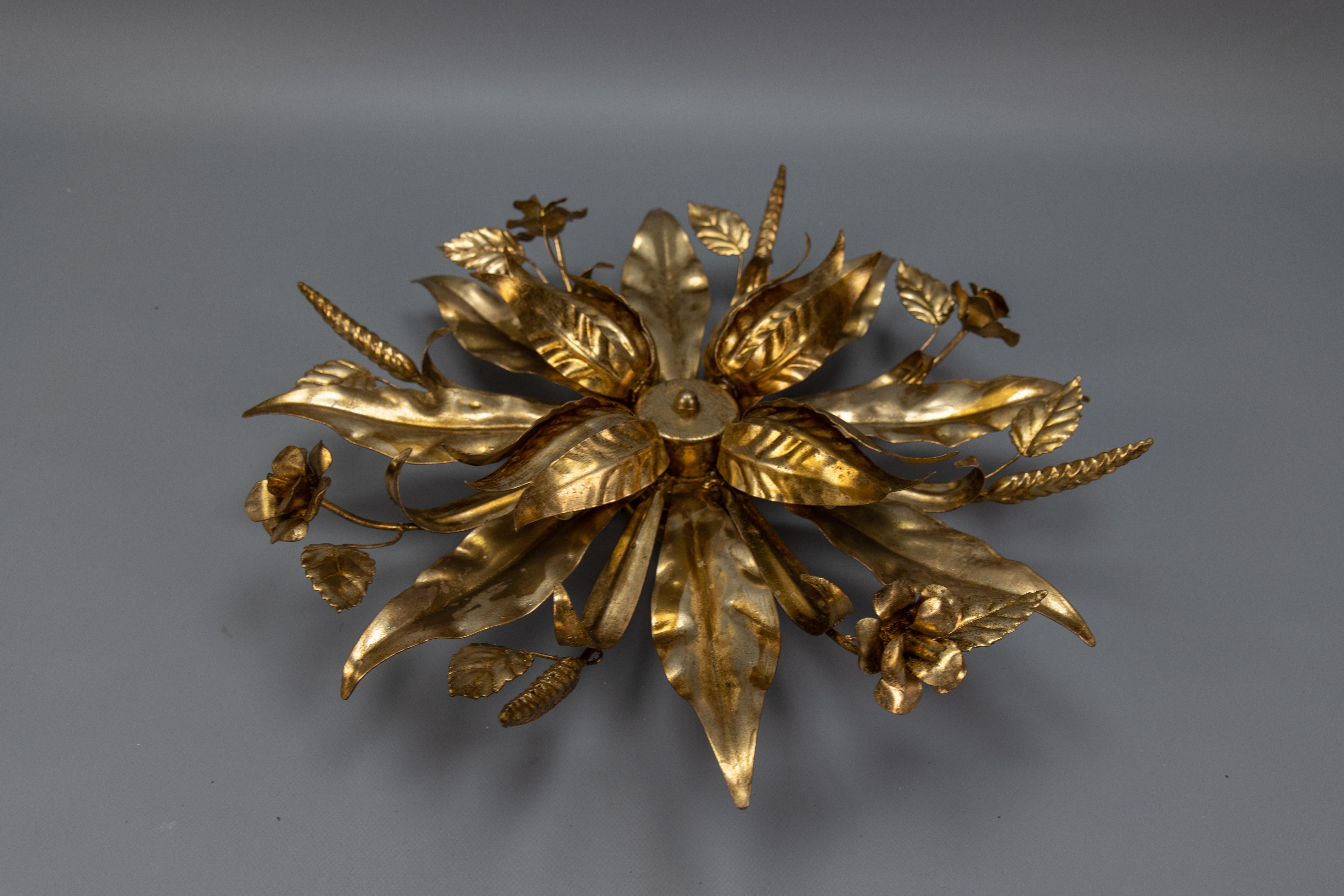 Large Hollywood Regency Gilt Metal Floral Four-Light Flush Mount or Wall Sconce im Angebot 6