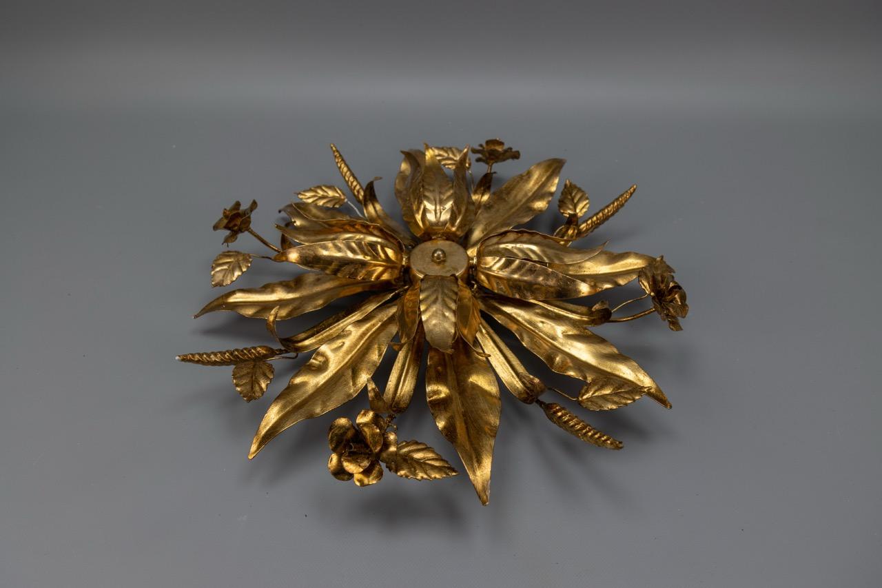 Large Hollywood Regency Gilt Metal Floral Four-Light Flush Mount or Wall Sconce im Angebot 6