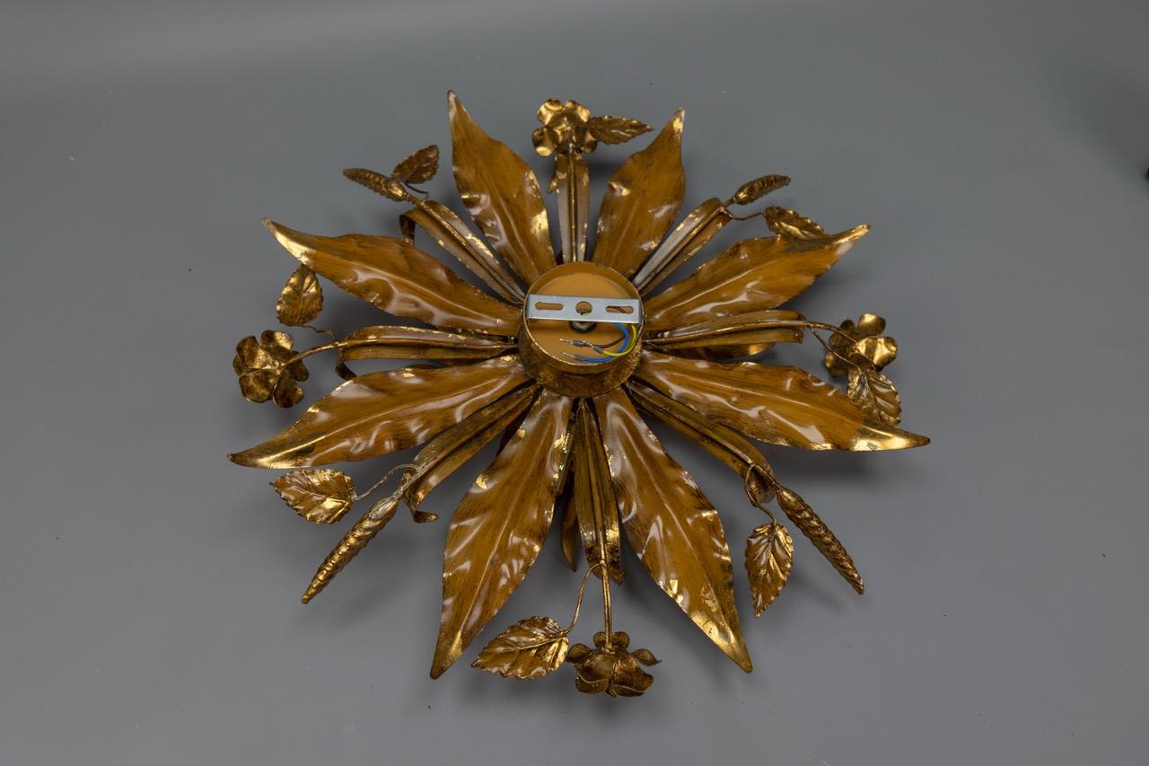 Large Hollywood Regency Gilt Metal Floral Four-Light Flush Mount or Wall Sconce im Angebot 10